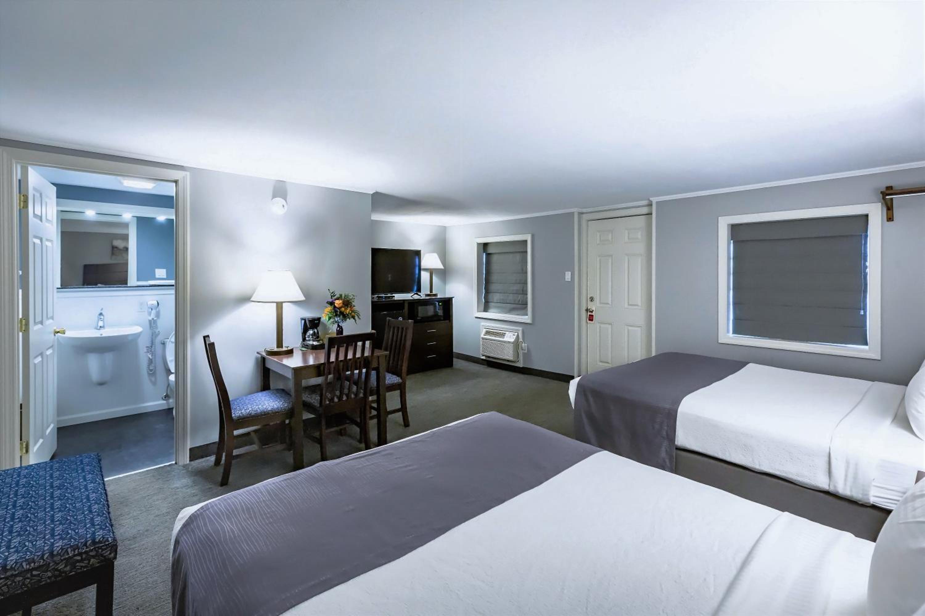 Premium Room with Two Queen Beds - Photo 1