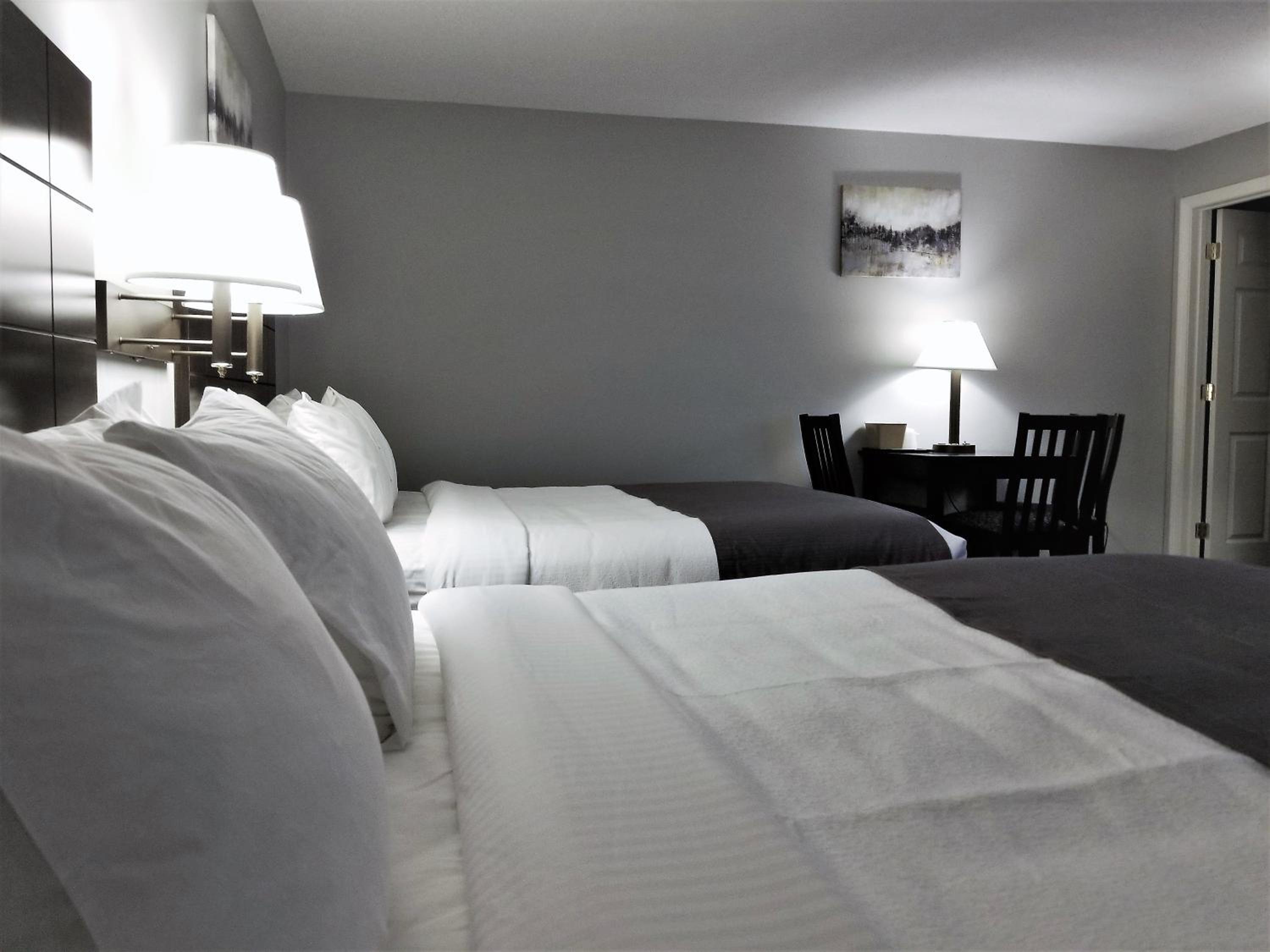 Deluxe Room with Two Double Beds - Photo 5