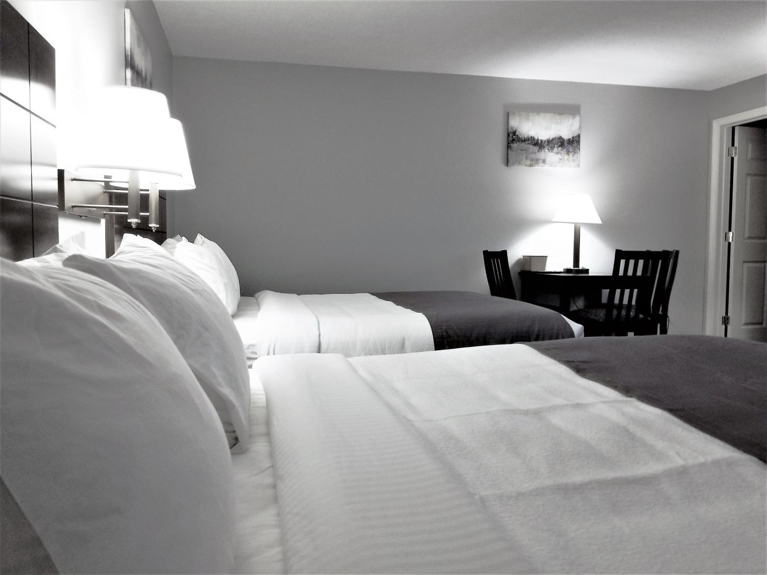 Queen Room with Two Queen Beds - Disability Access - Photo 3