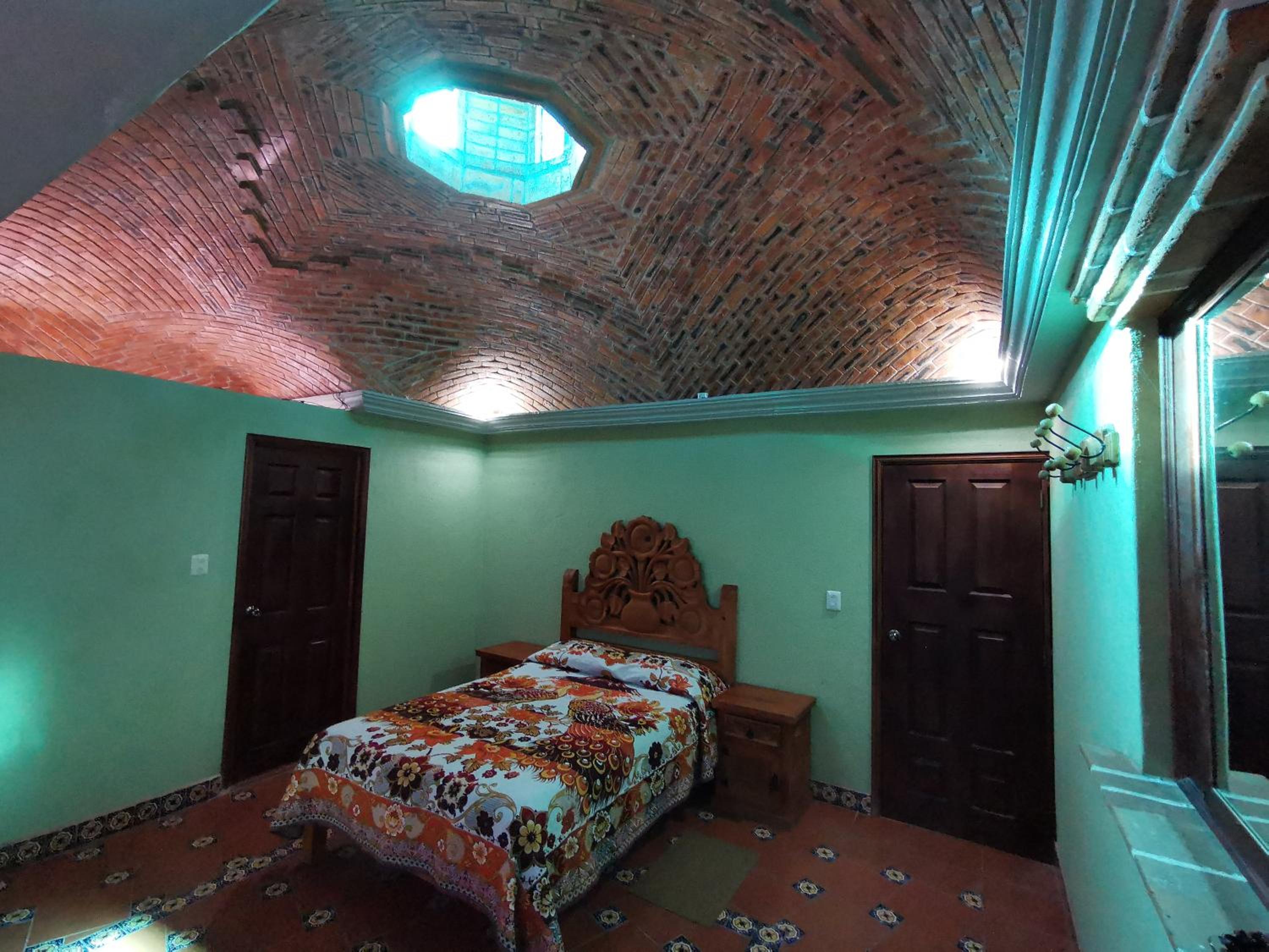 Standard Double Room - Photo 8