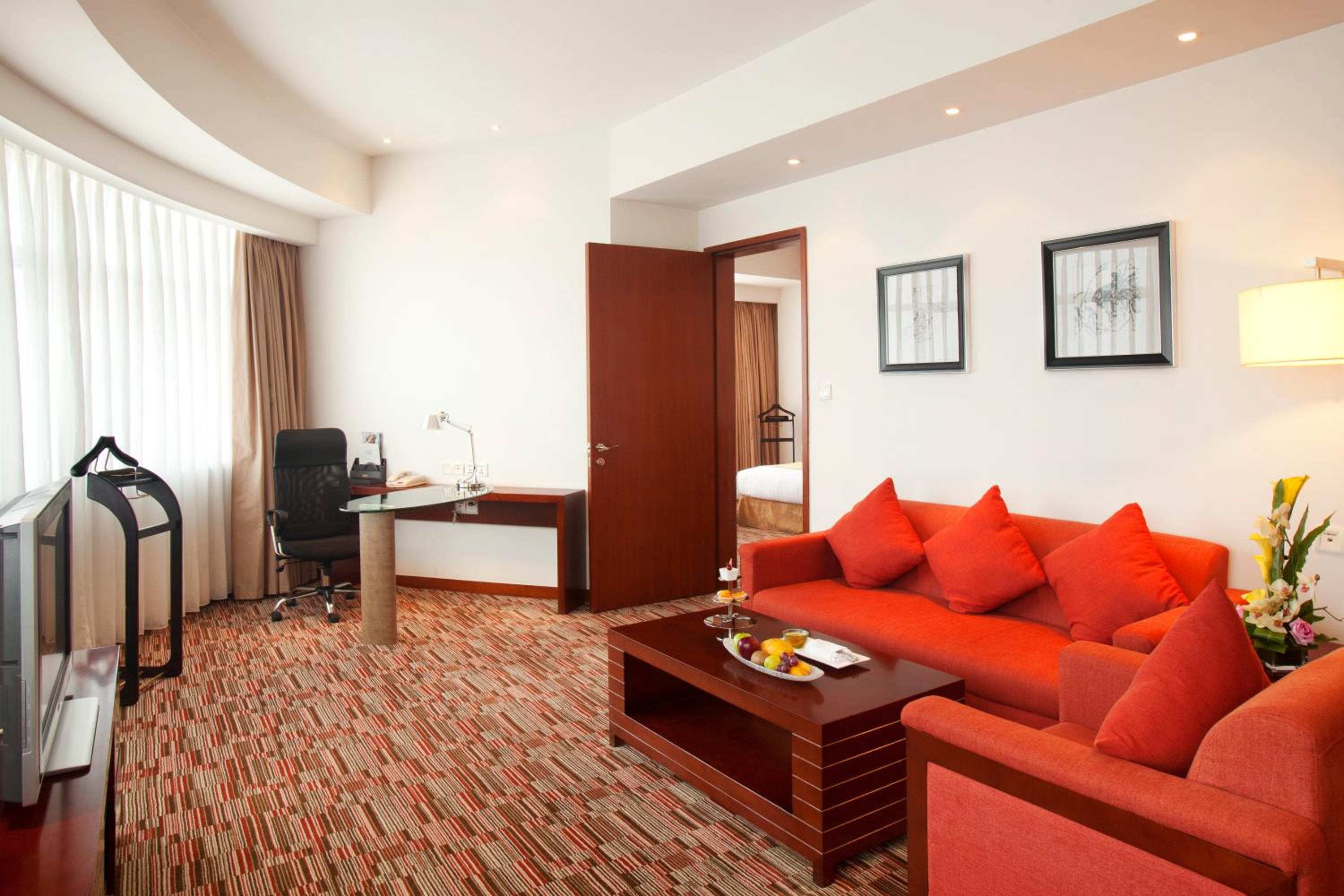 One-Bedroom King Suite - Photo 8