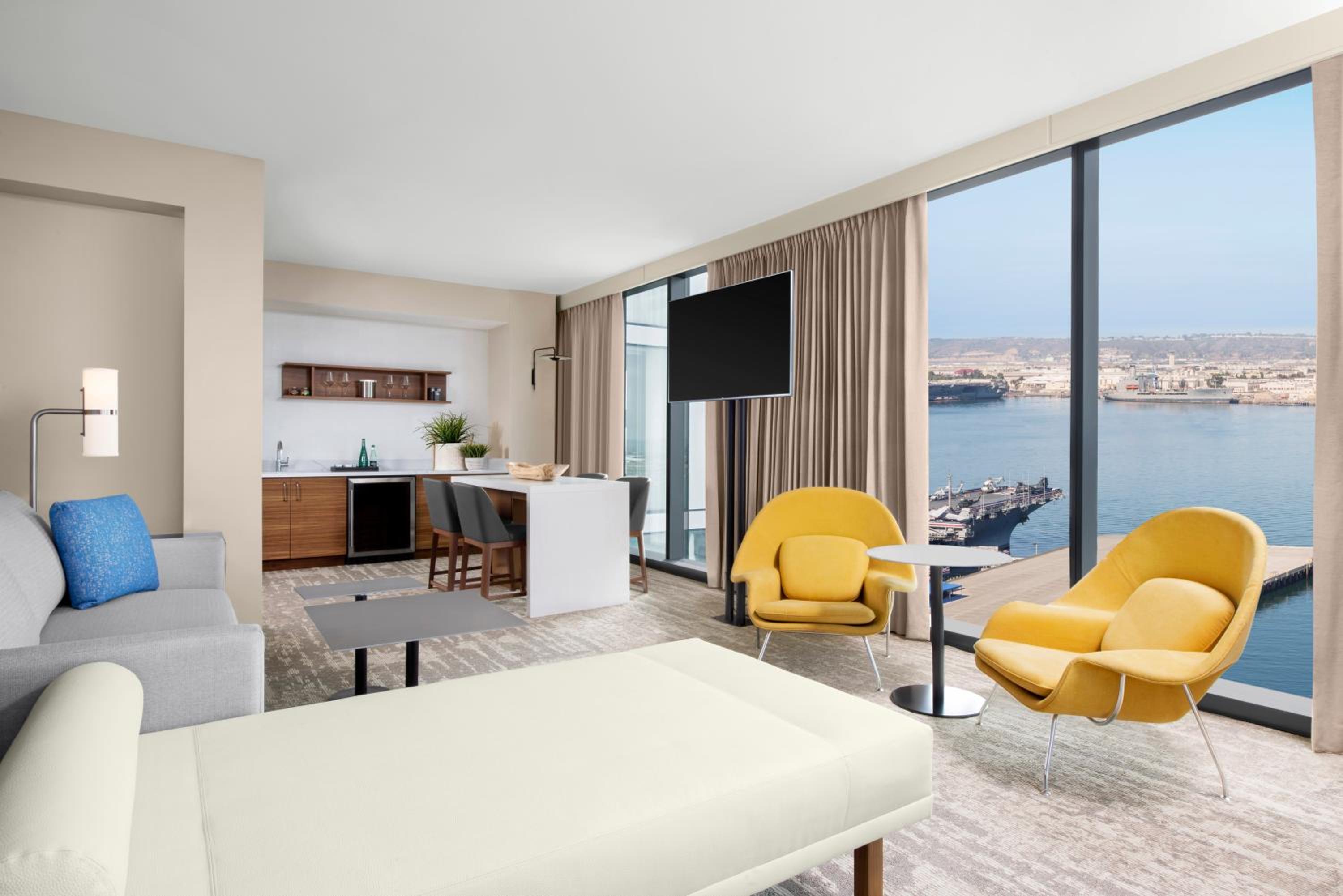 Waterfront Corner Suite with Sofa Bed - North