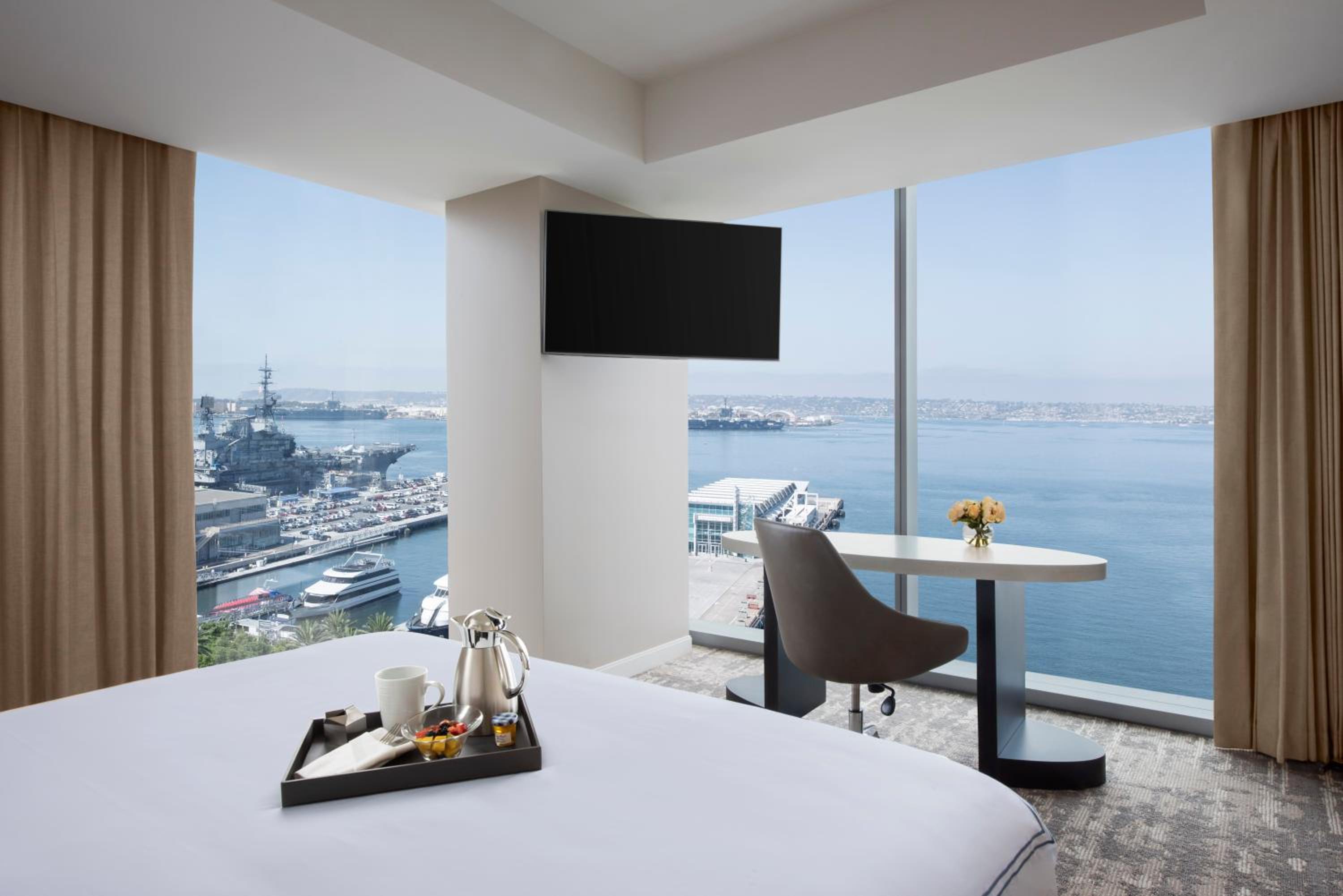 Waterfront Corner Suite - South
