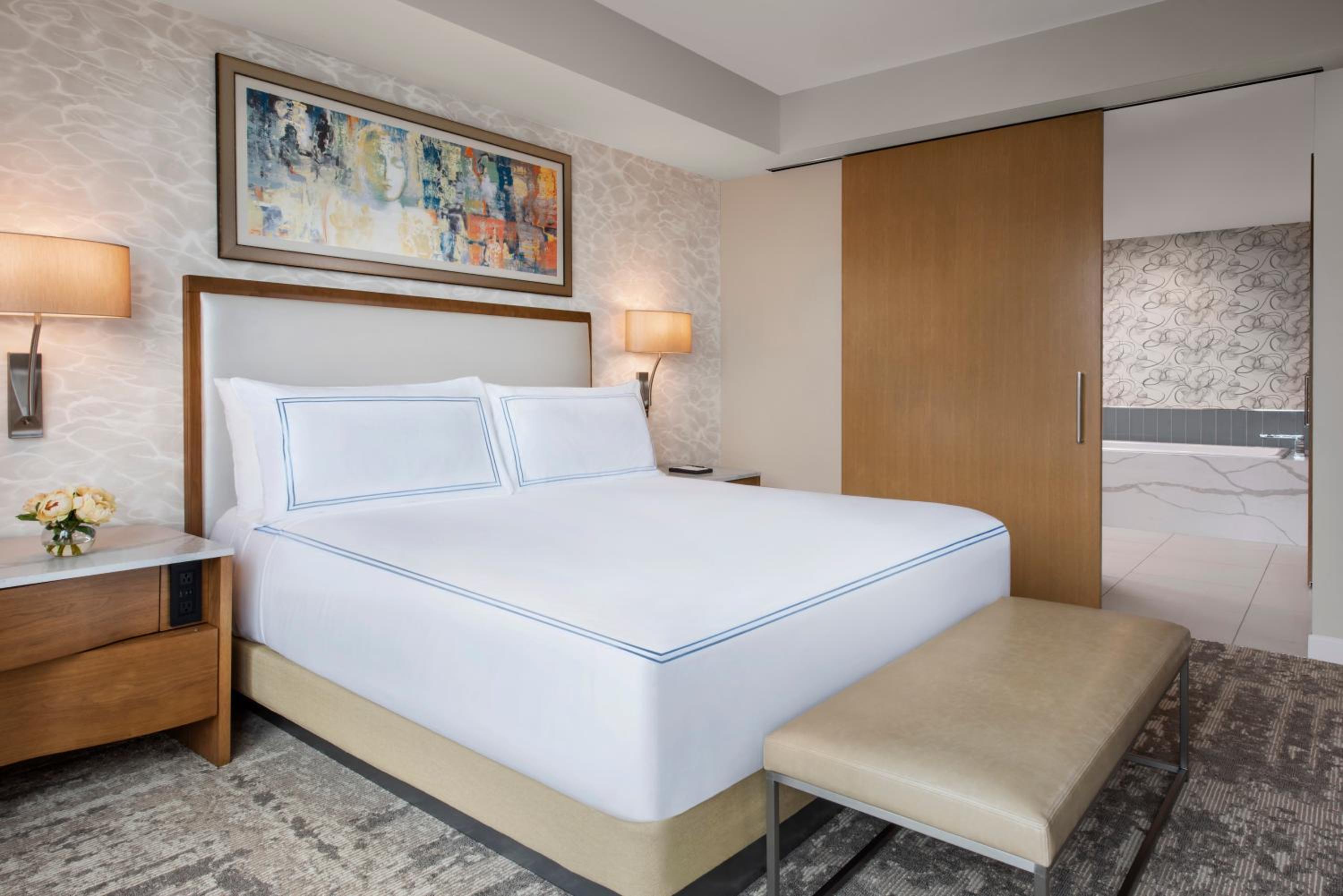 Waterfront Corner Suite - South thumbnail 6