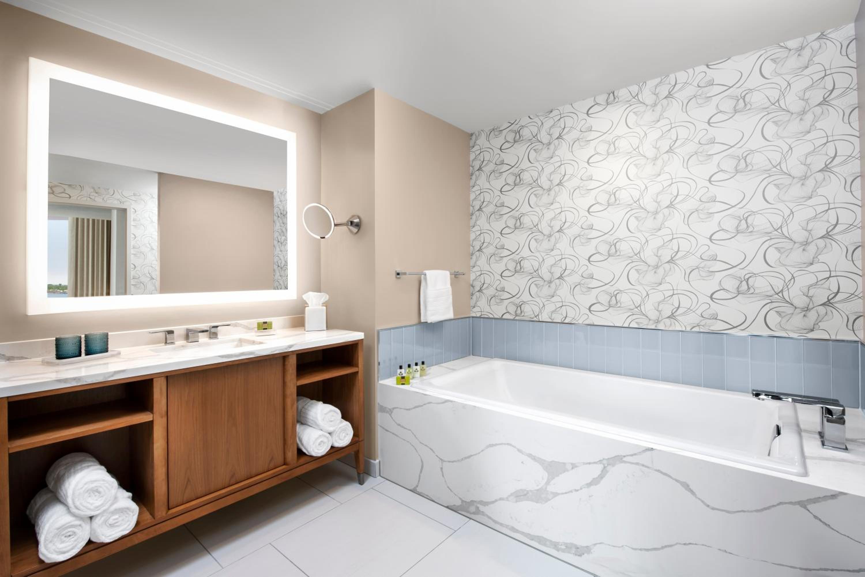 Waterfront Corner Suite with Sofa Bed - North