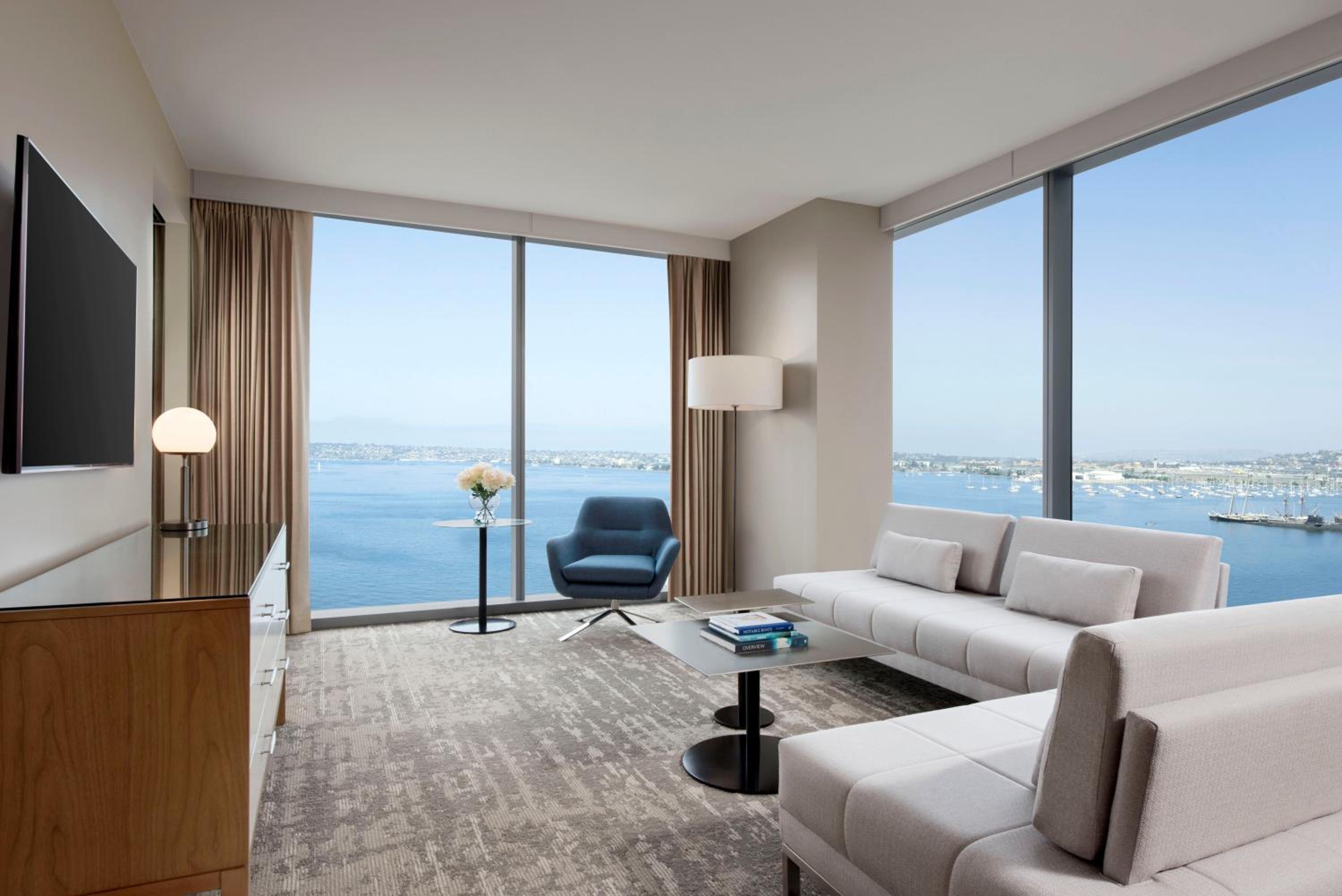 Waterfront Corner Suite - South