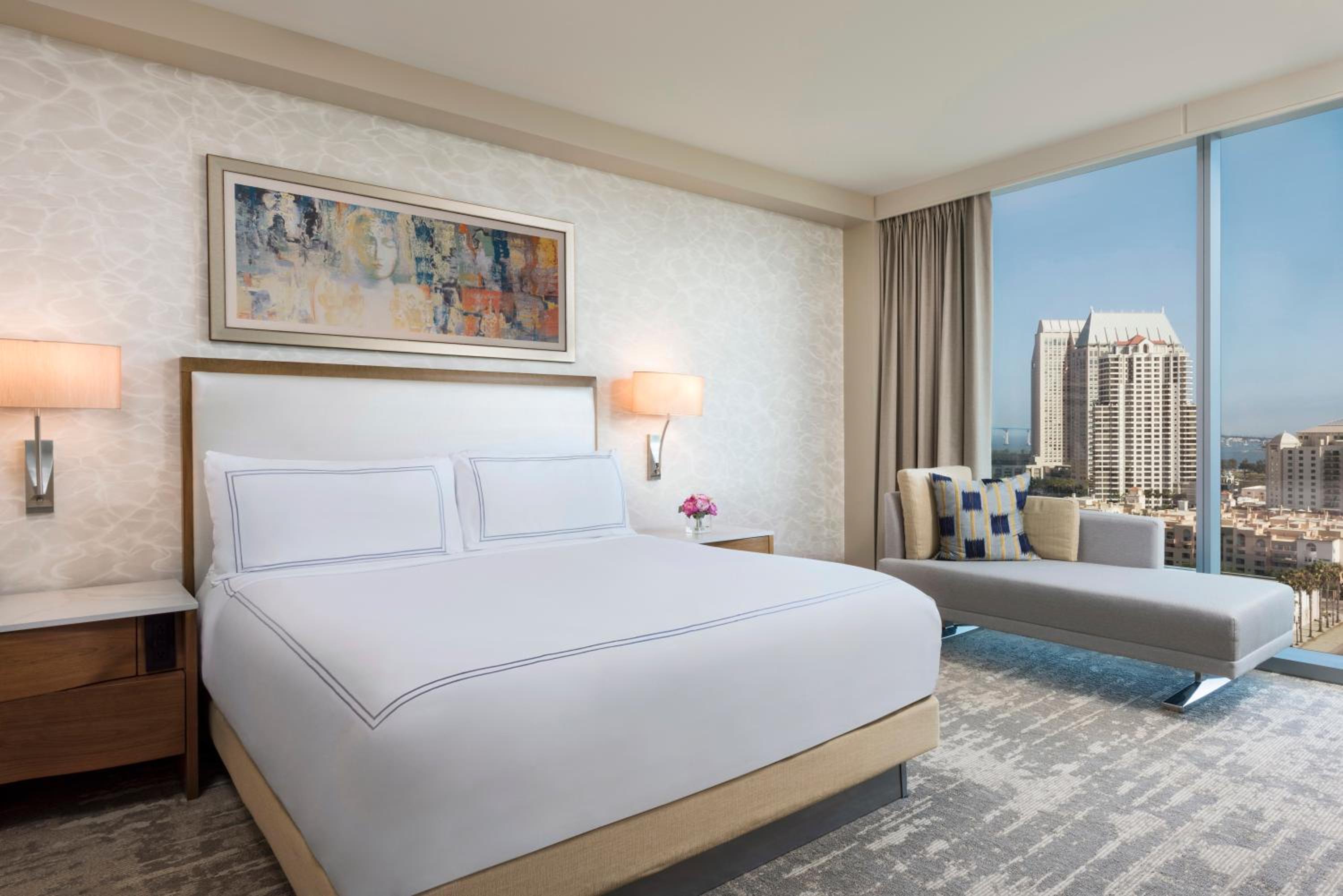 Premium King Room with City View
