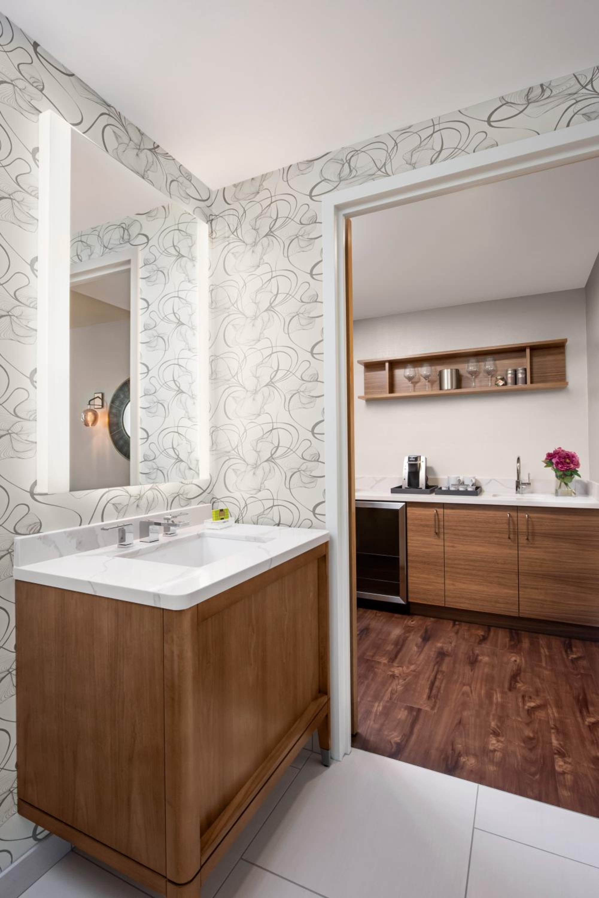Waterfront Corner Suite - South
