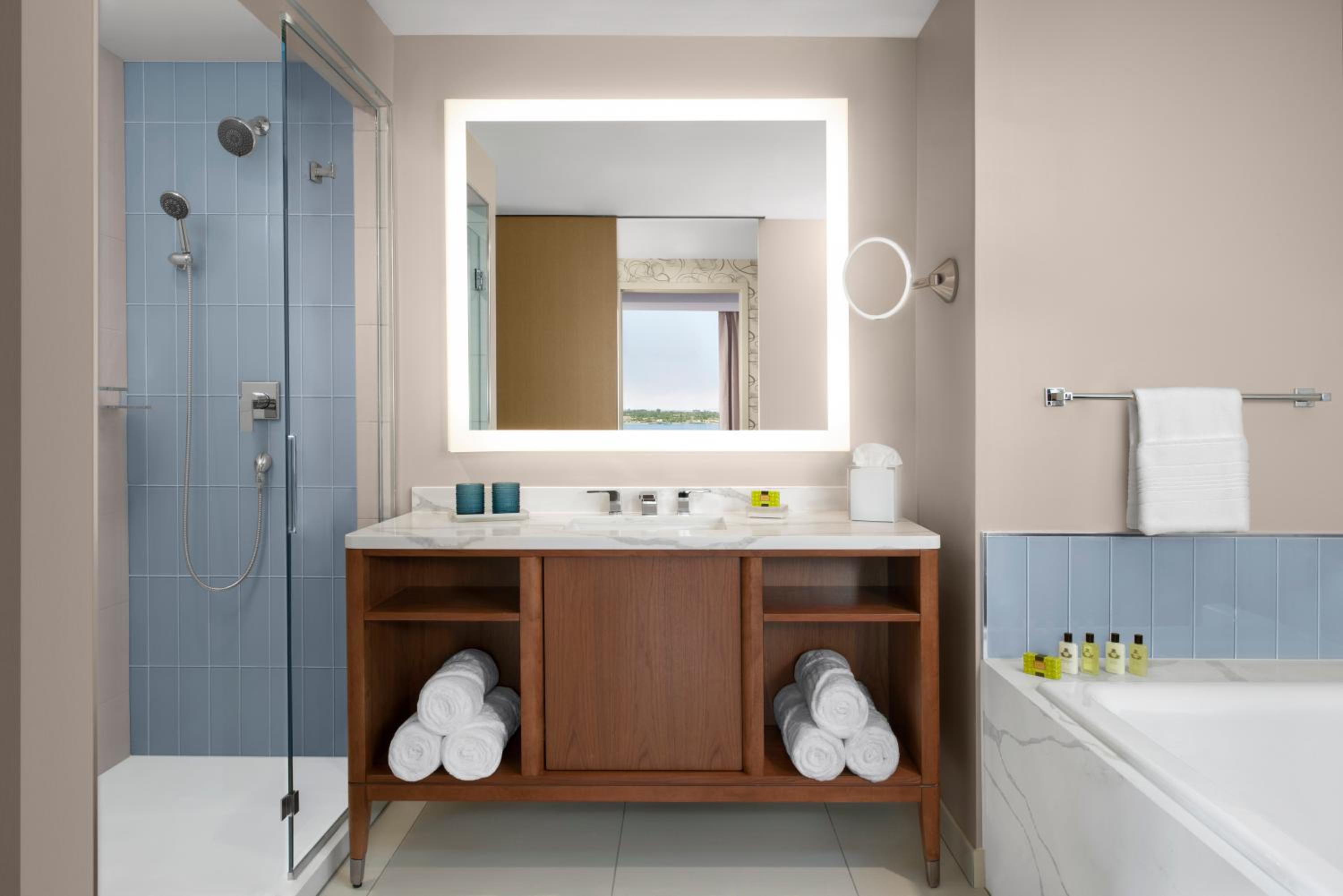 Waterfront Corner Suite with Sofa Bed - North