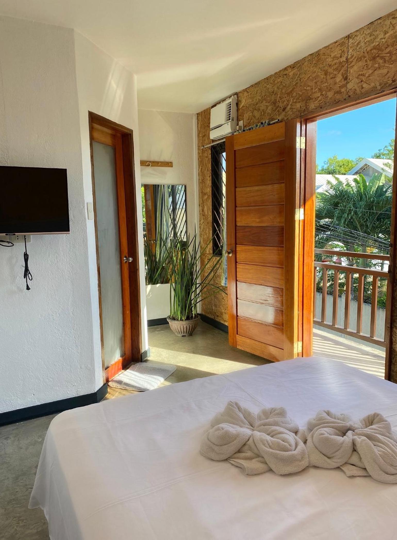 6-Bed Mixed Dormitory Room photo 1