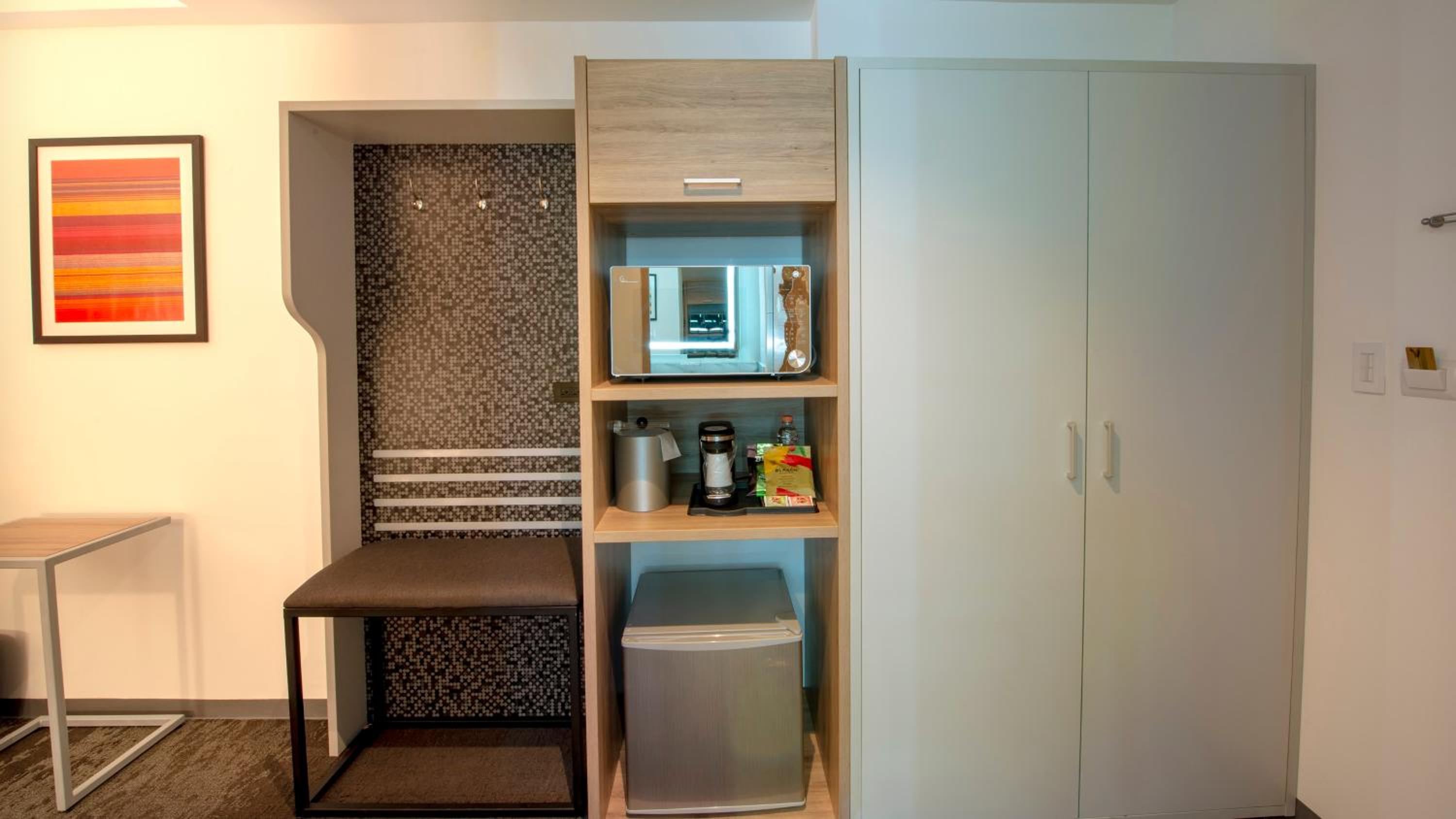 Premium King Room - Photo 4