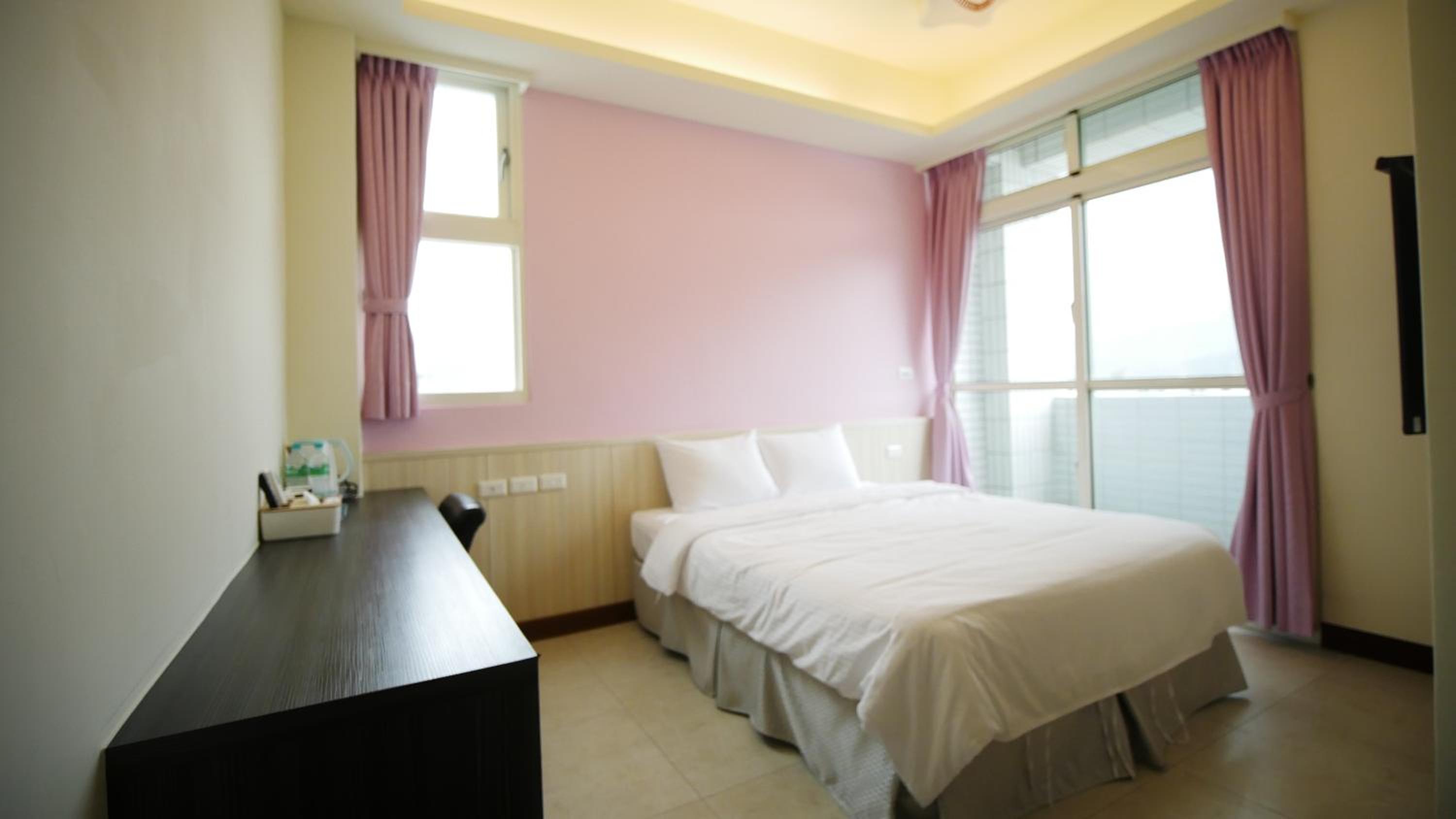 Suite with City View - Photo 1