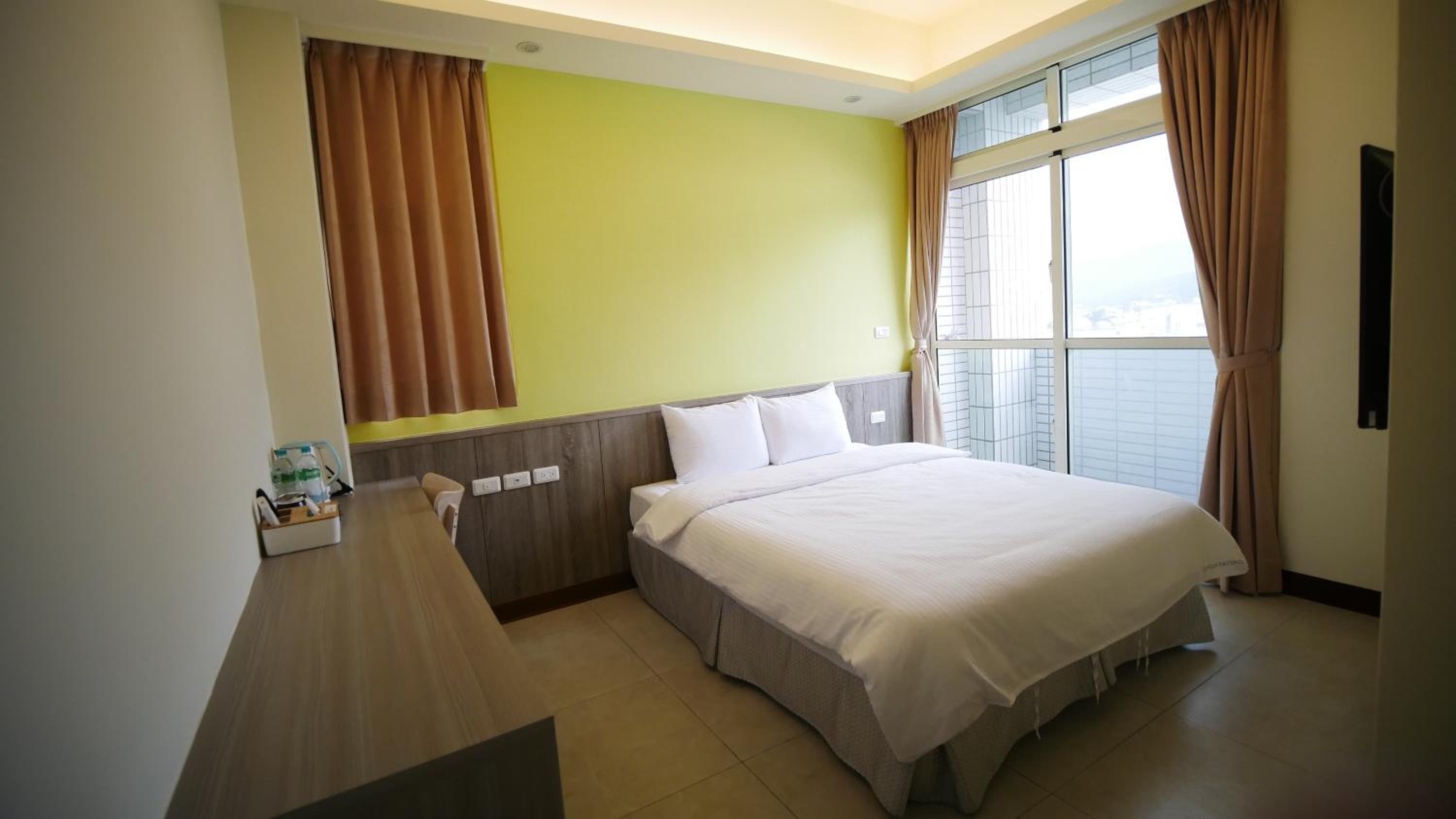 Suite with City View - Photo 2
