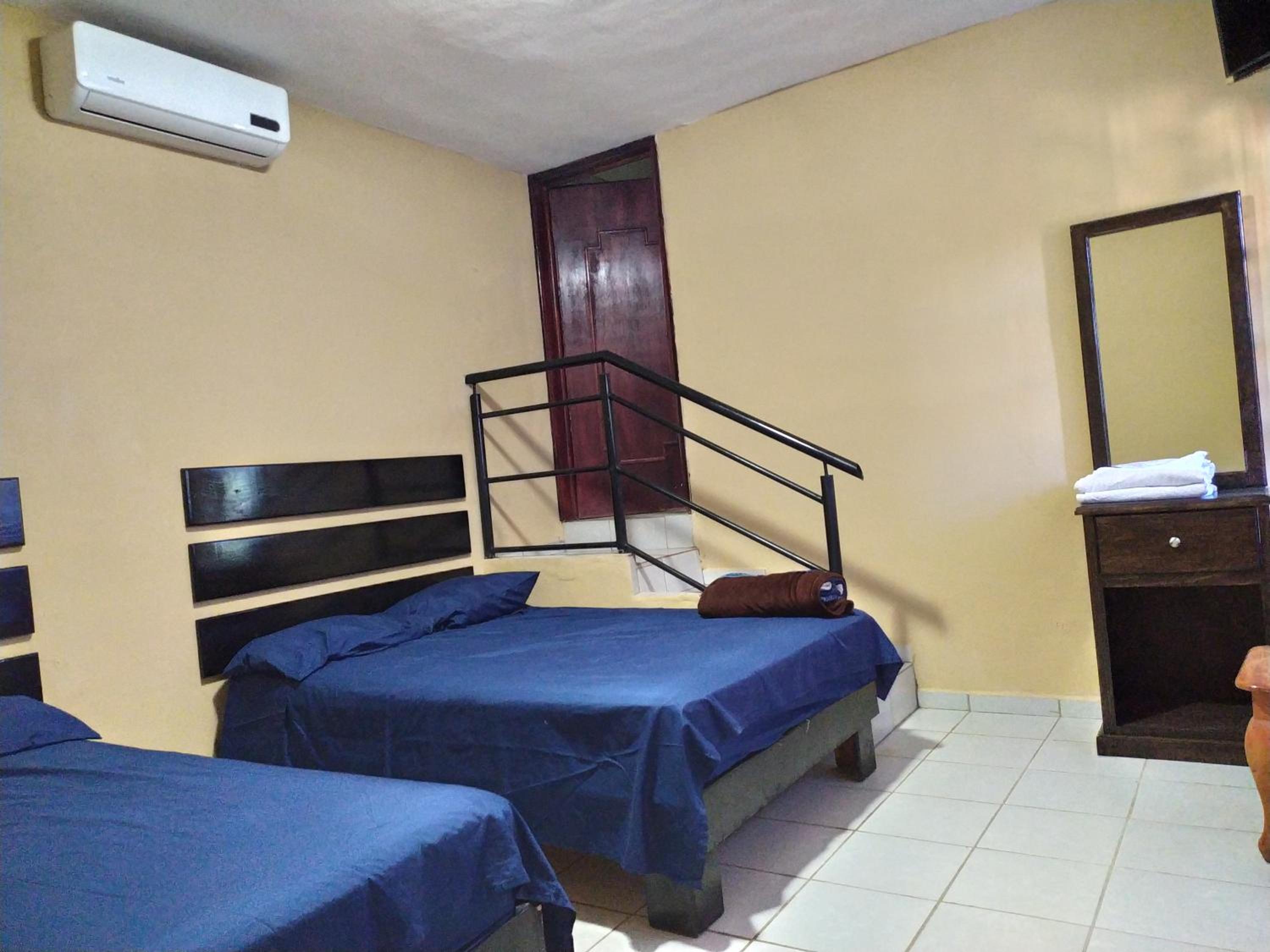 Quadruple Room - Photo 1