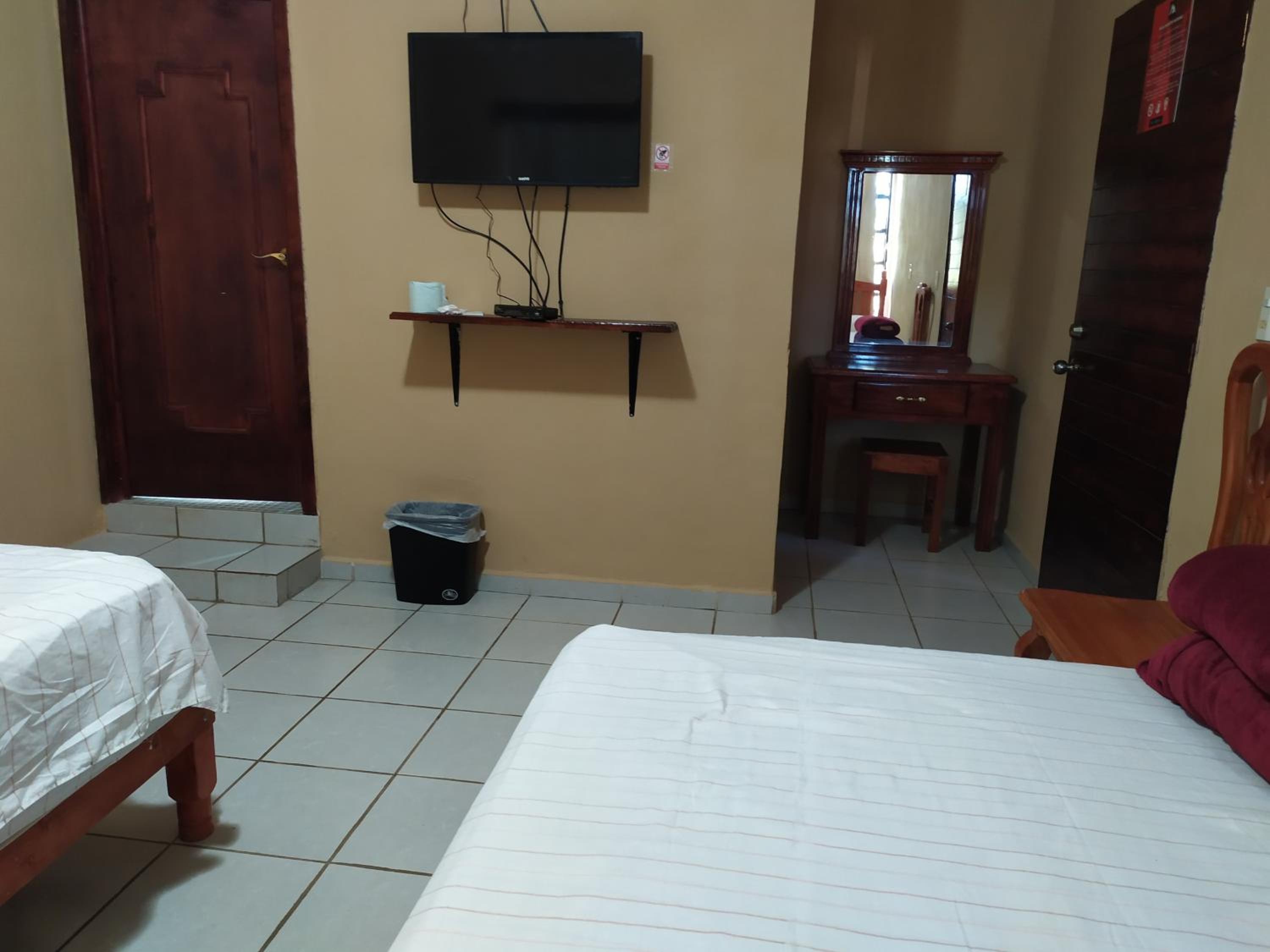 Quadruple Room - Photo 5