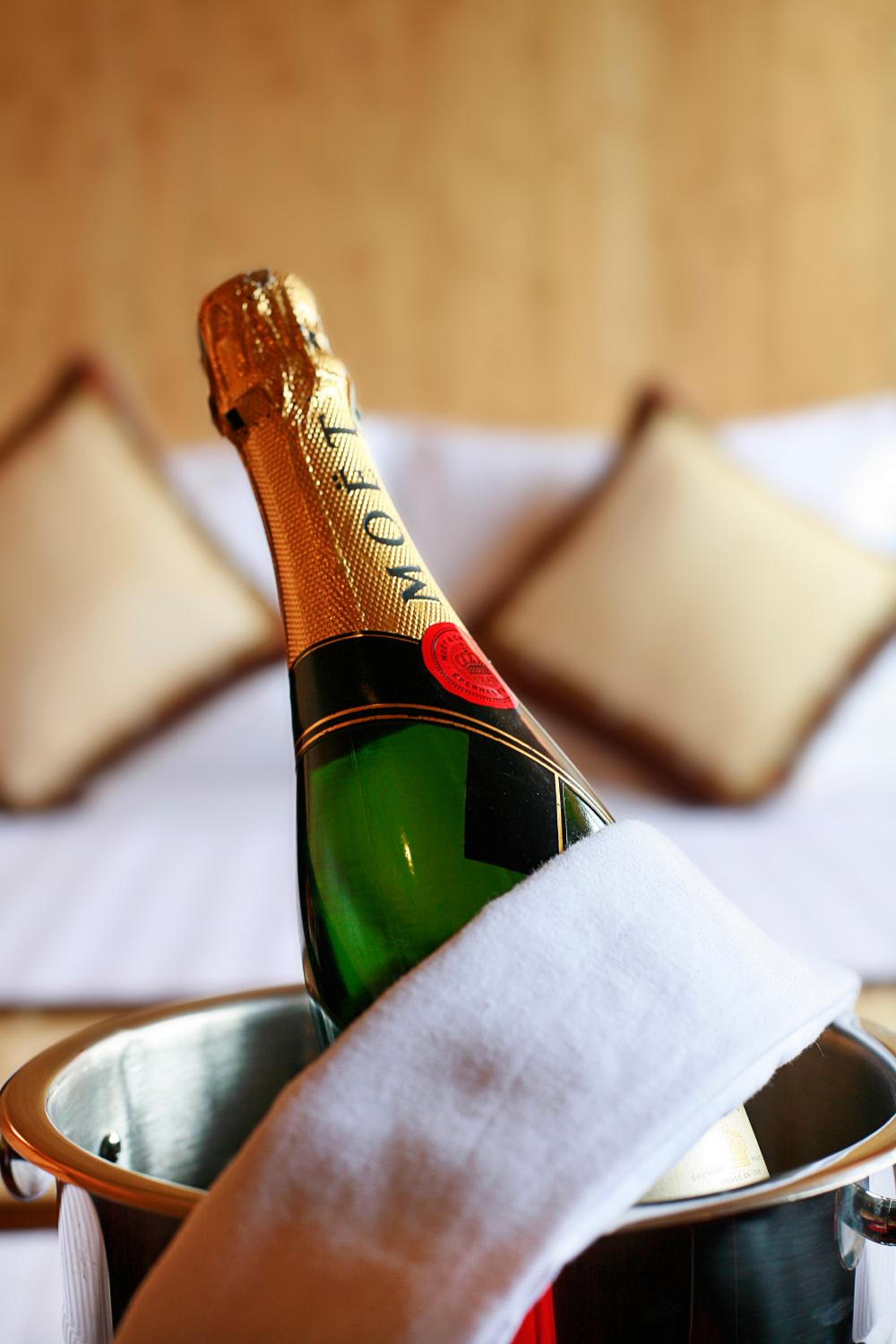 Luxury Suite with Spa Bath S1 - 2 Days 1 Night