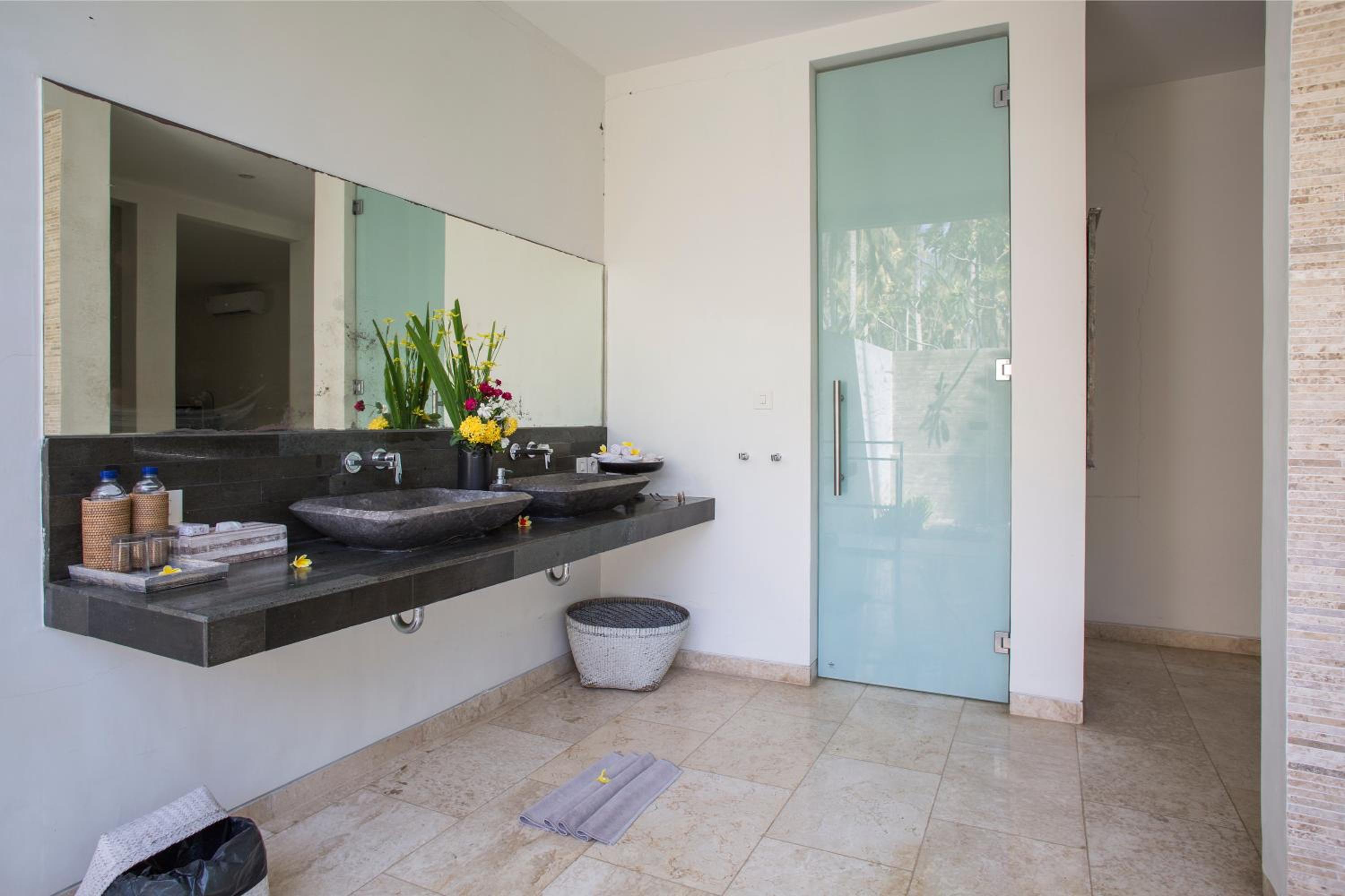 One-Bedroom Ocean Pool Villa - Photo 11
