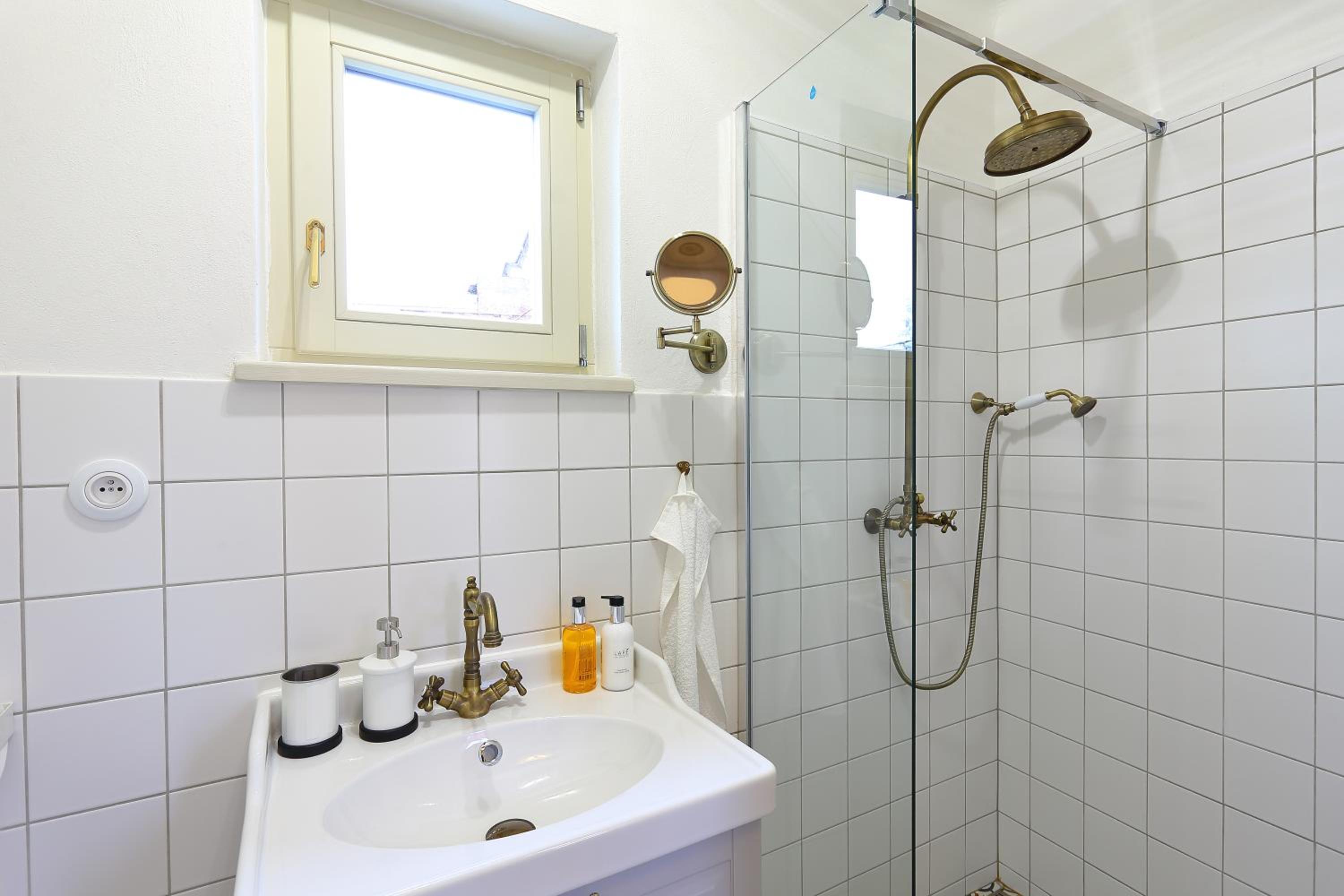 Executive Suite - Photo 25