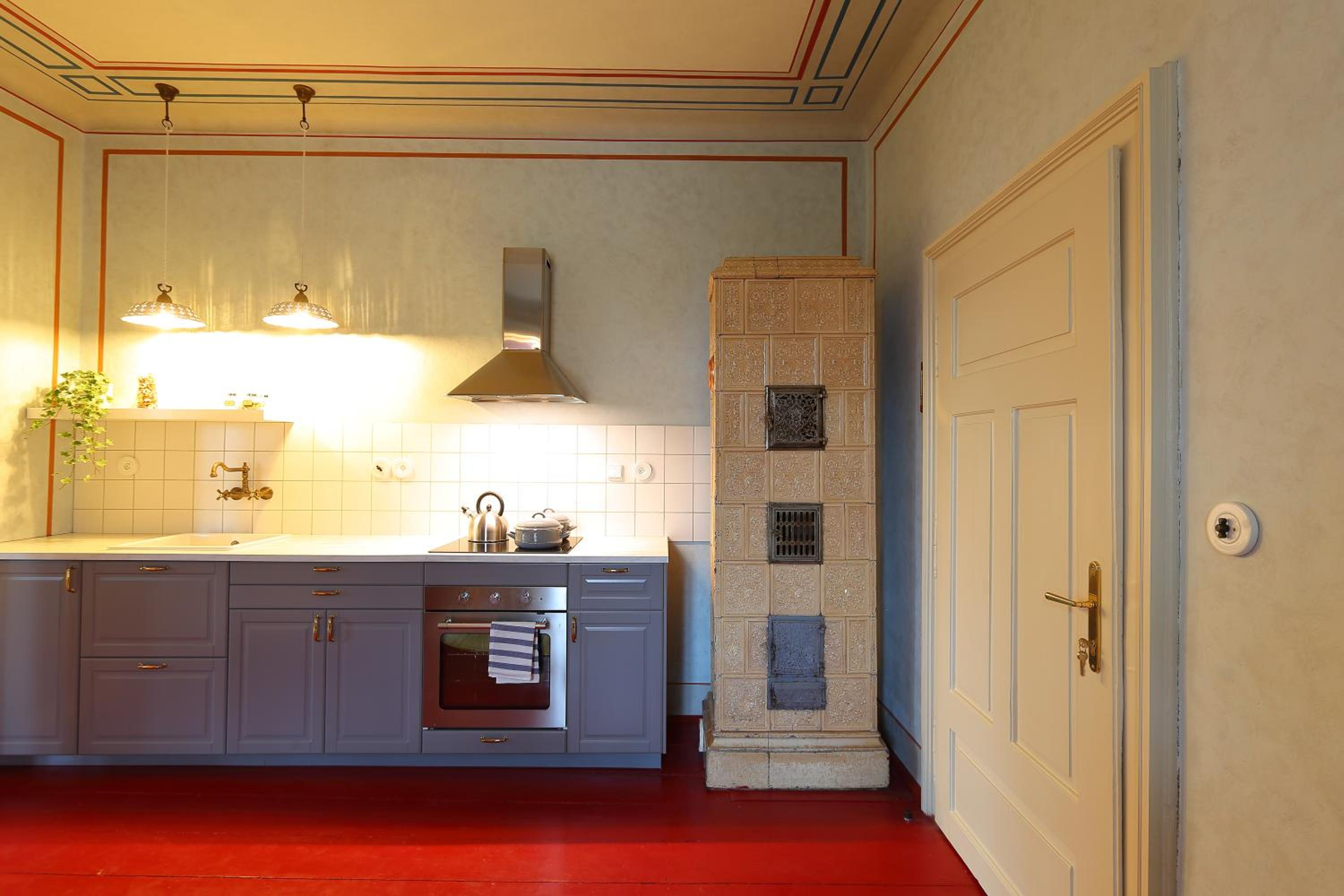 Executive Suite - Photo 18