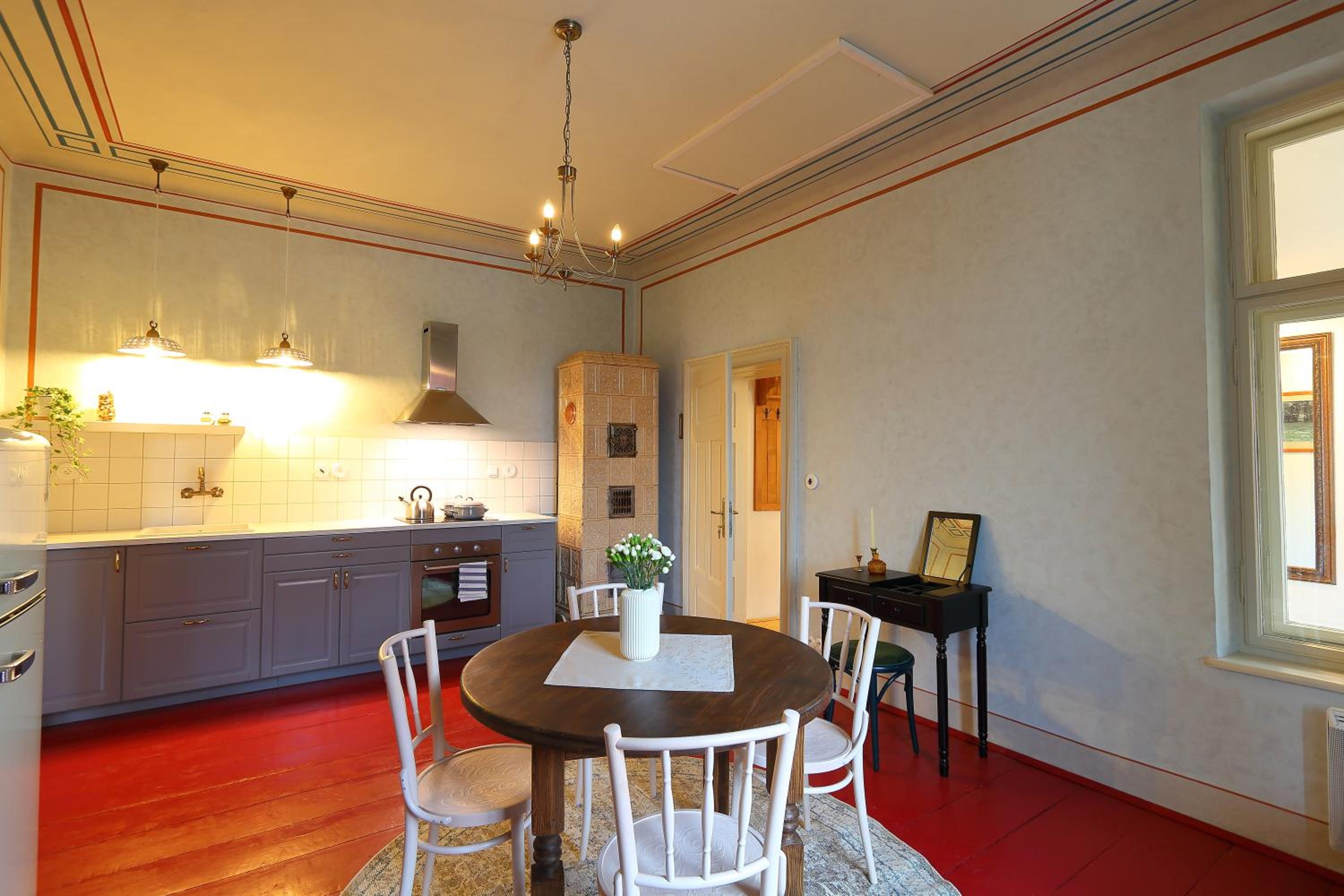 Executive Suite - Photo 26
