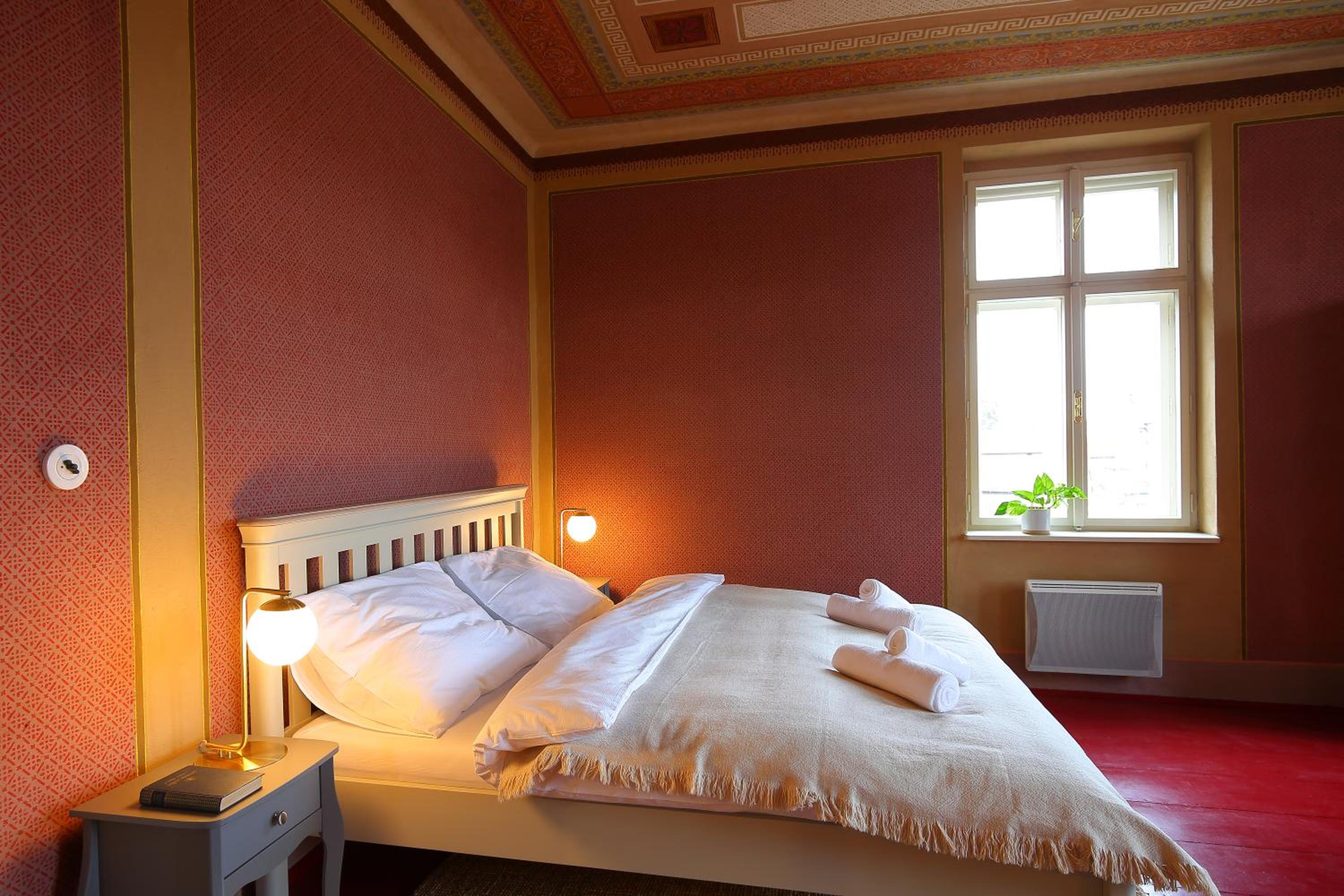 Executive Suite - Photo 30