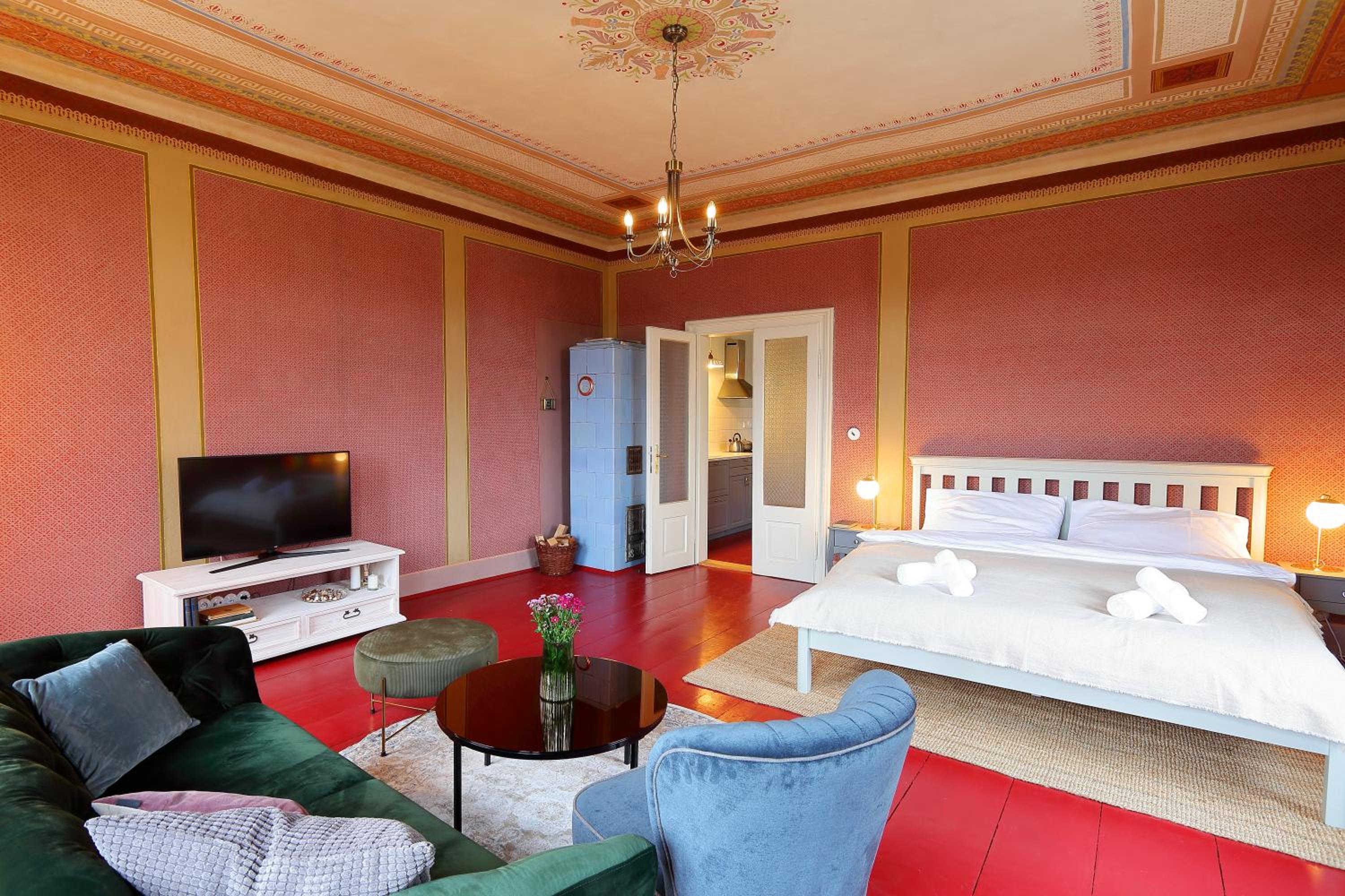 Executive Suite - Photo 31