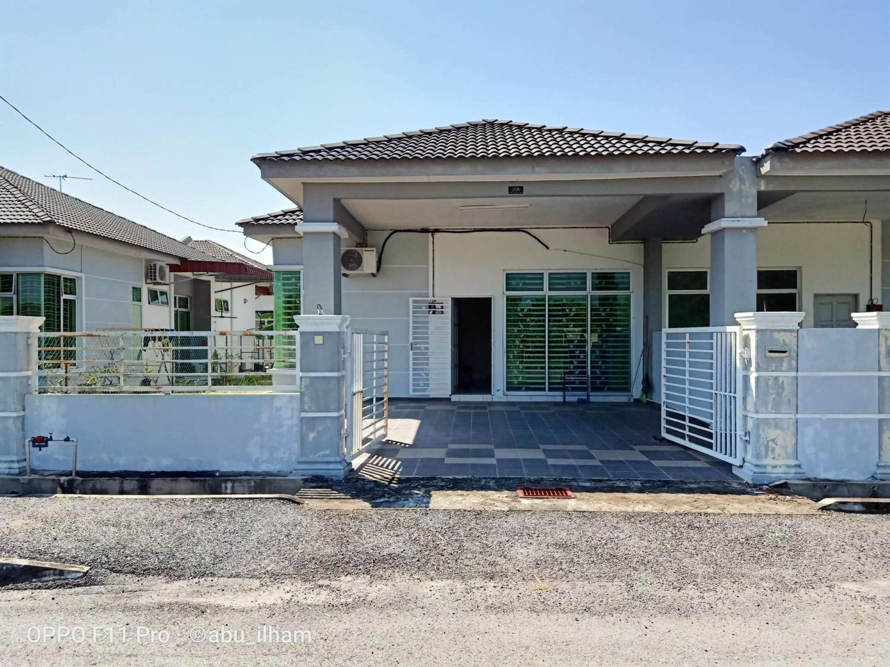 Three-Bedroom House photo 1