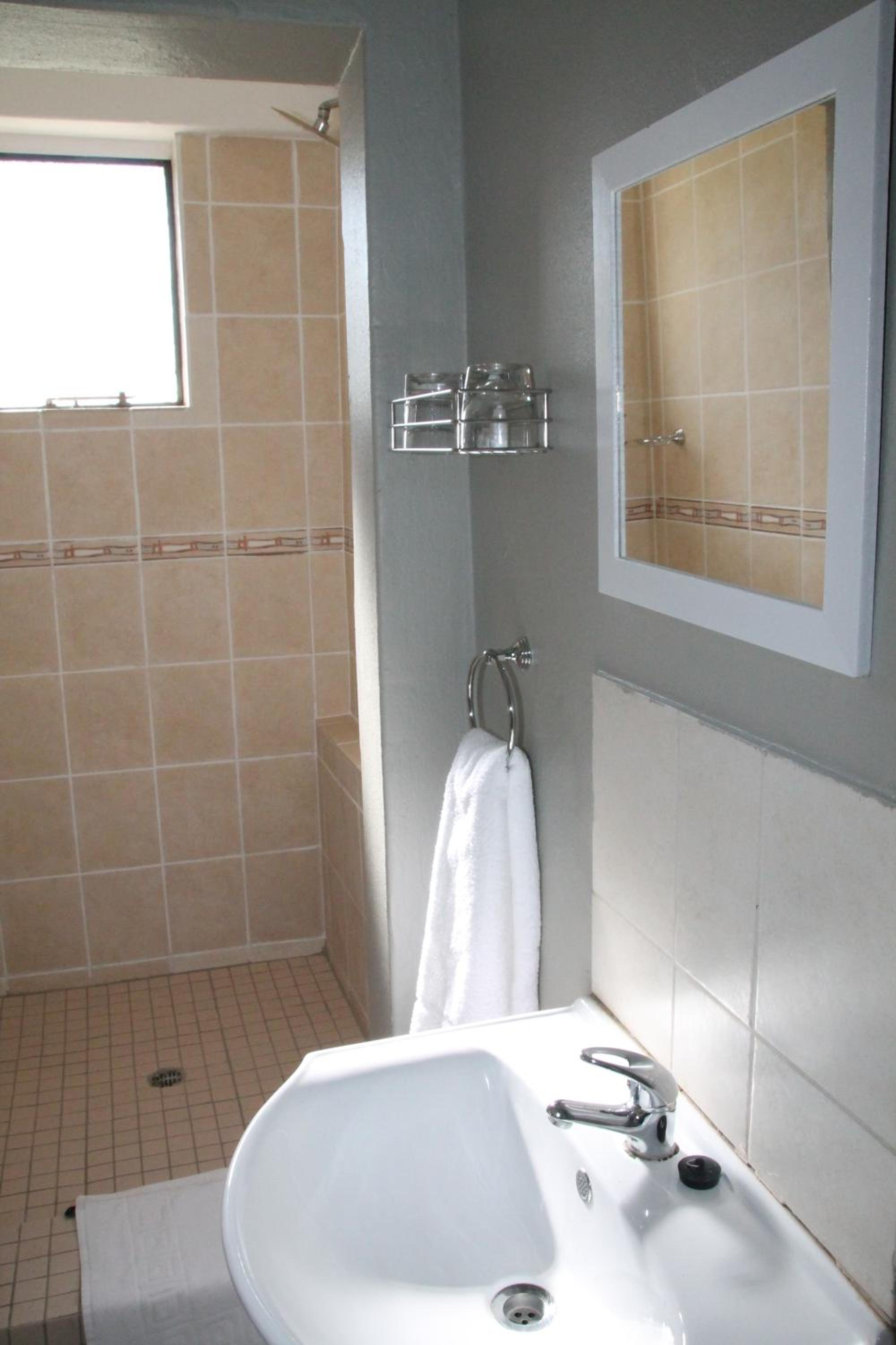 Queen Room - Photo 2