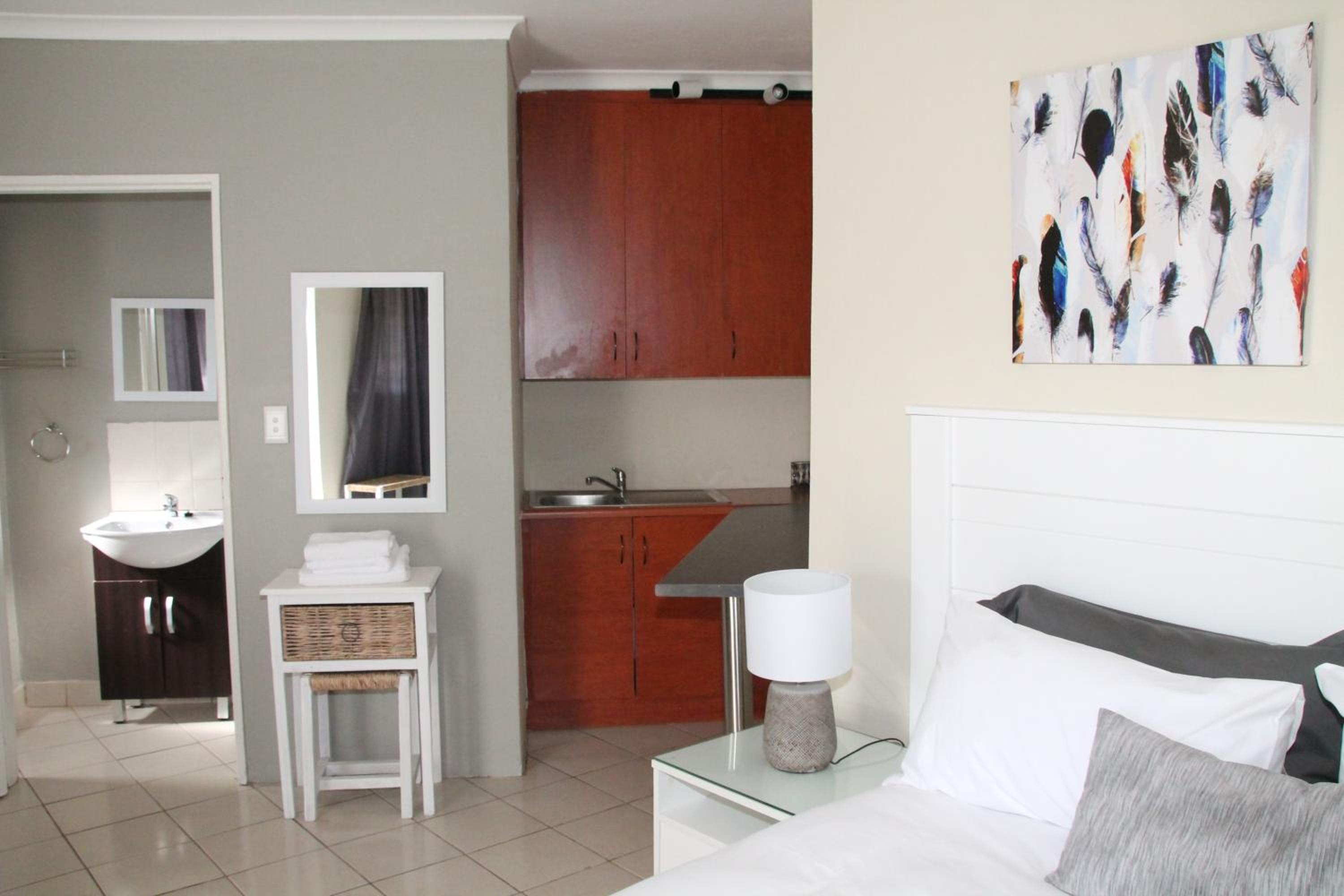Queen Room - Photo 7