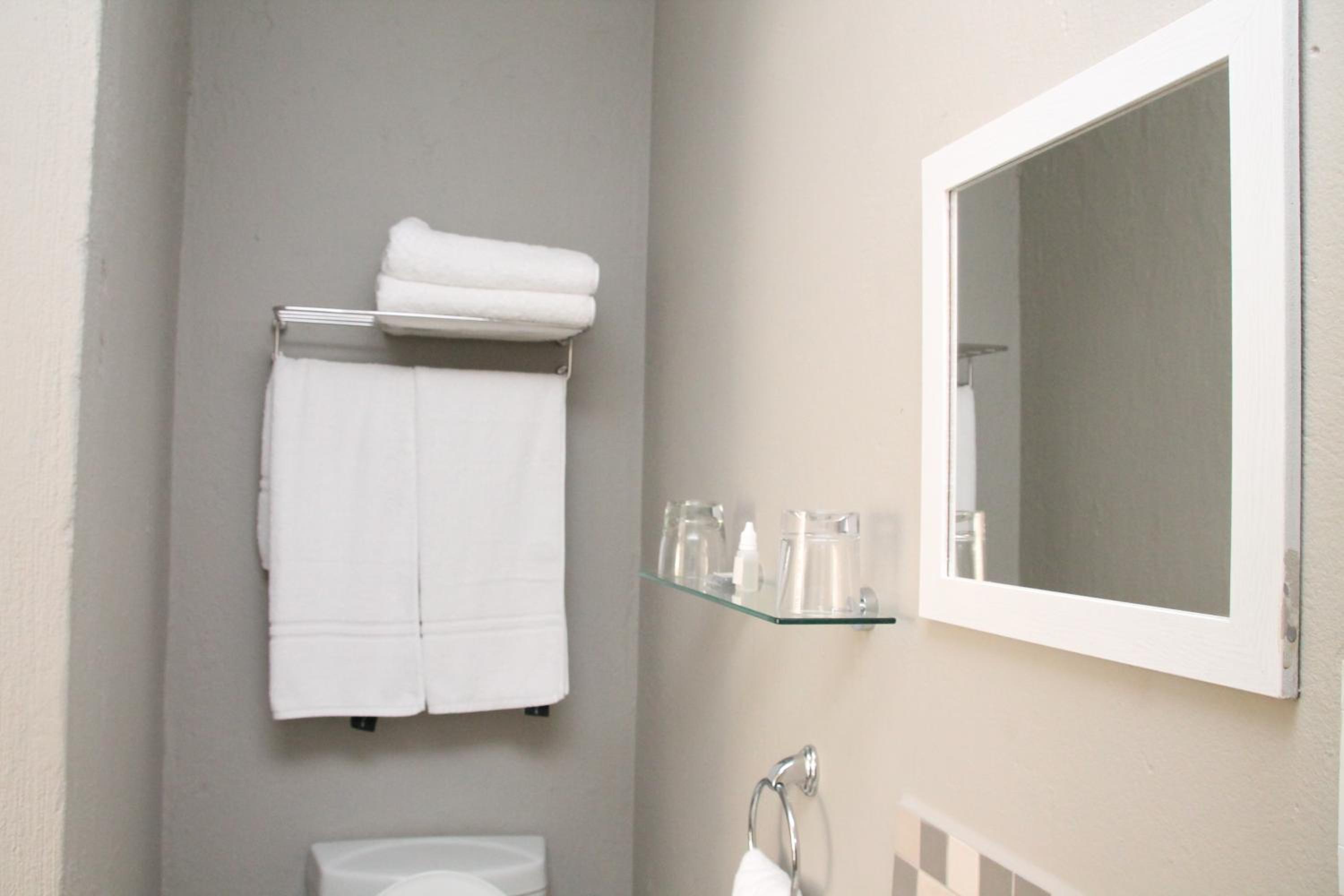 Standard Double Room - Photo 6