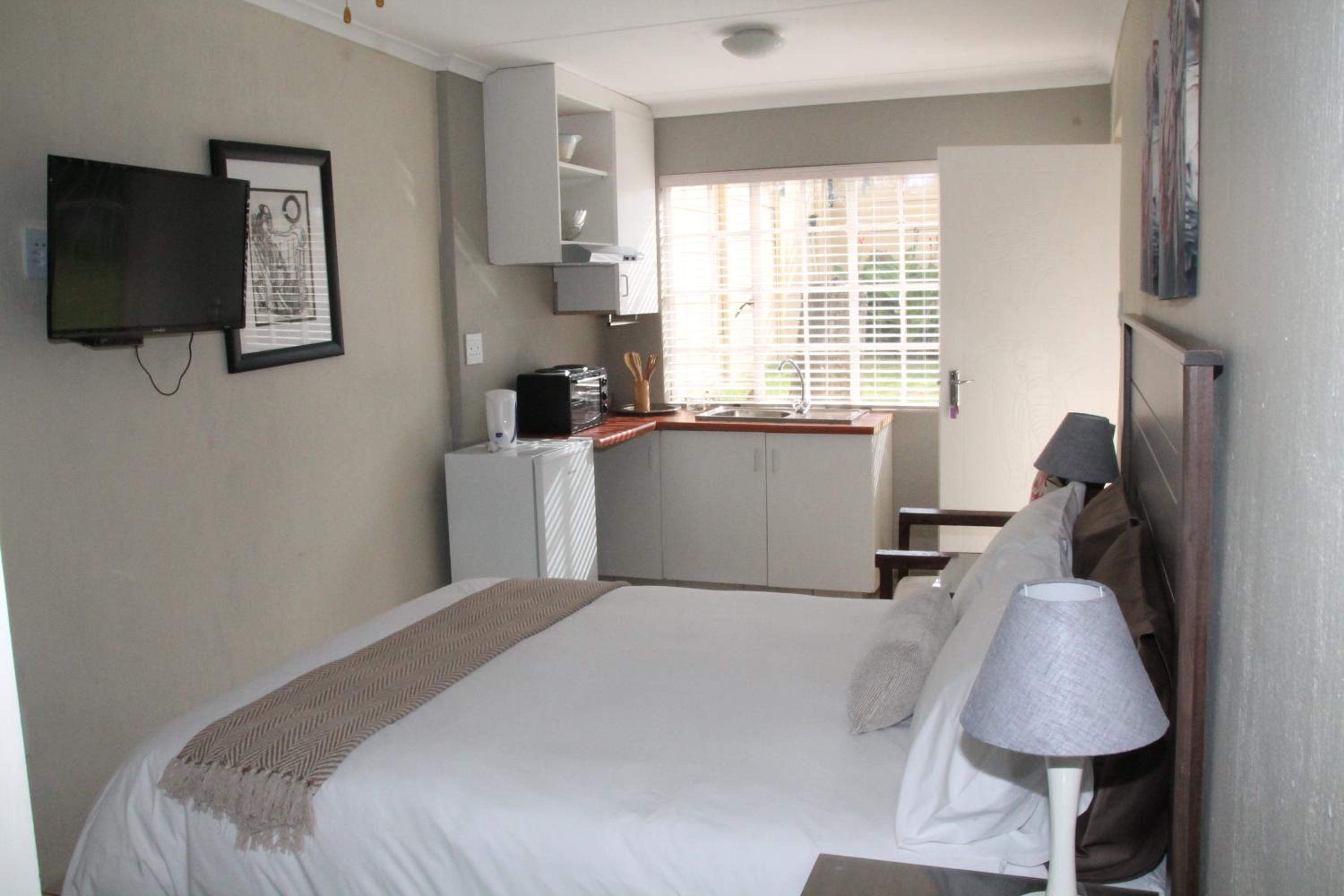 Standard Double Room - Photo 3