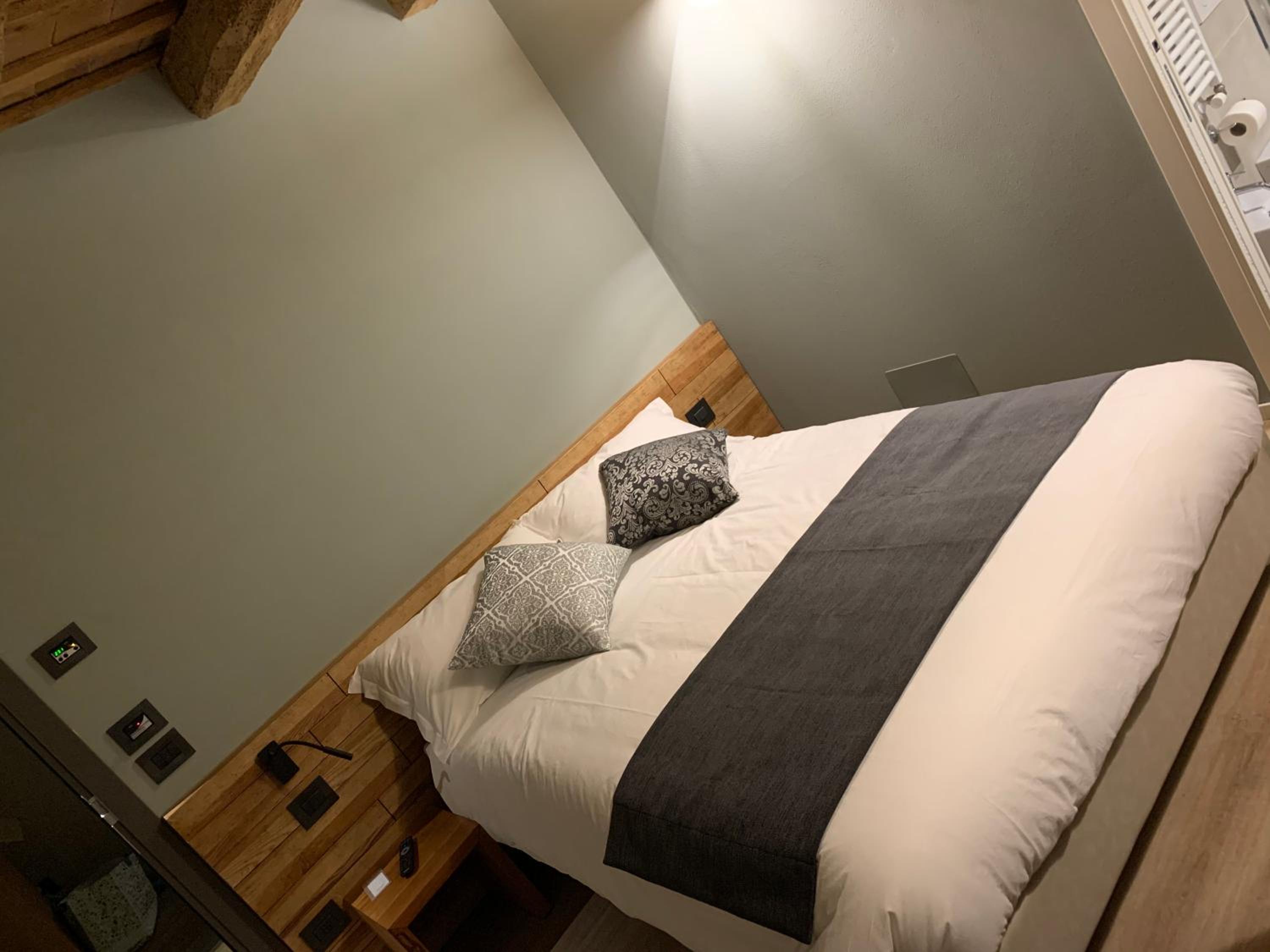 Deluxe Room - Photo 7