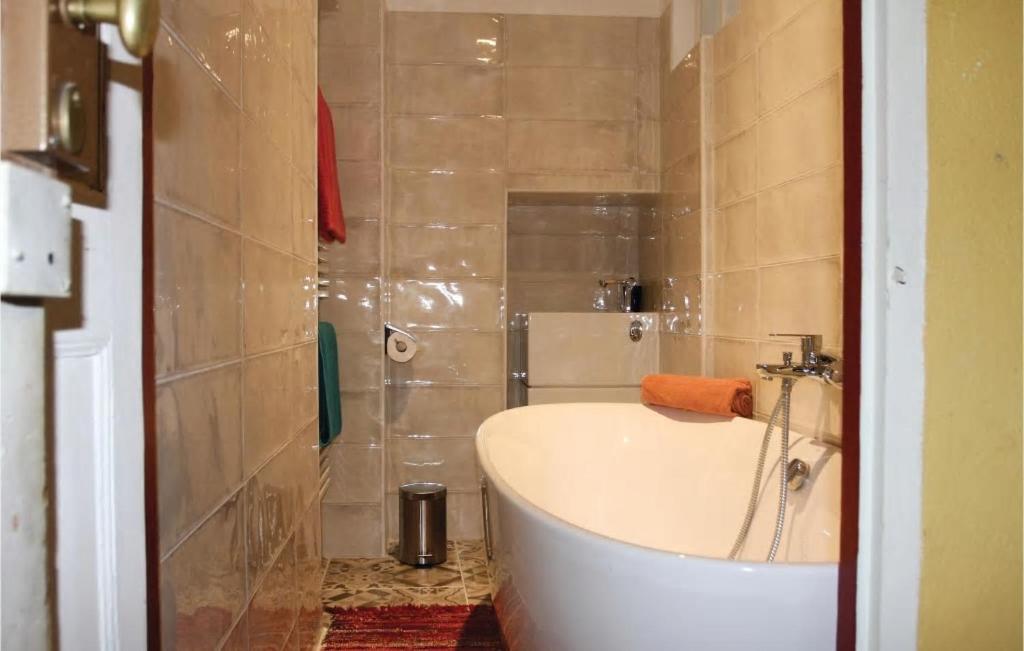 Family Room with Private Bathroom - Photo 1