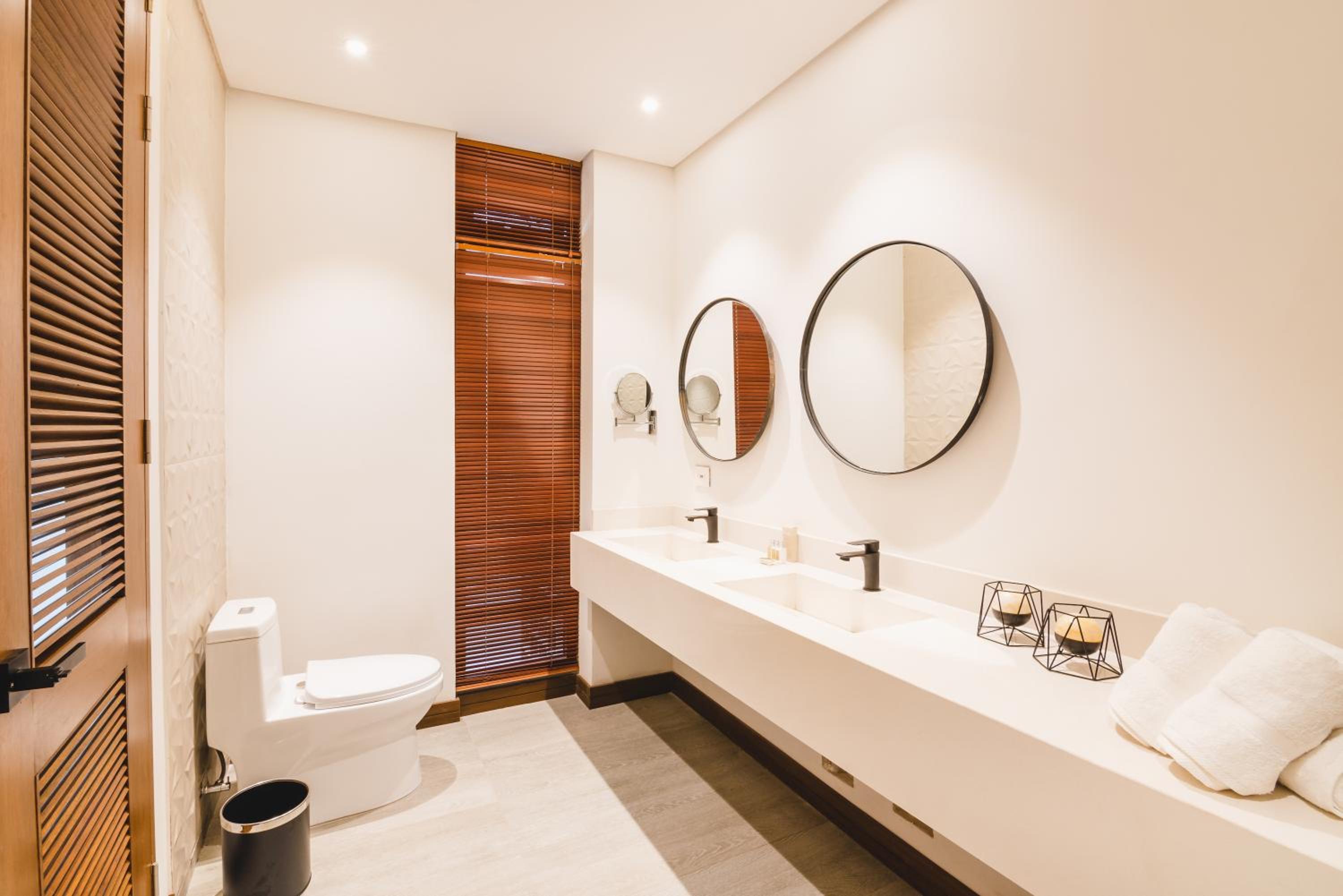 Standard Suite - Photo 9