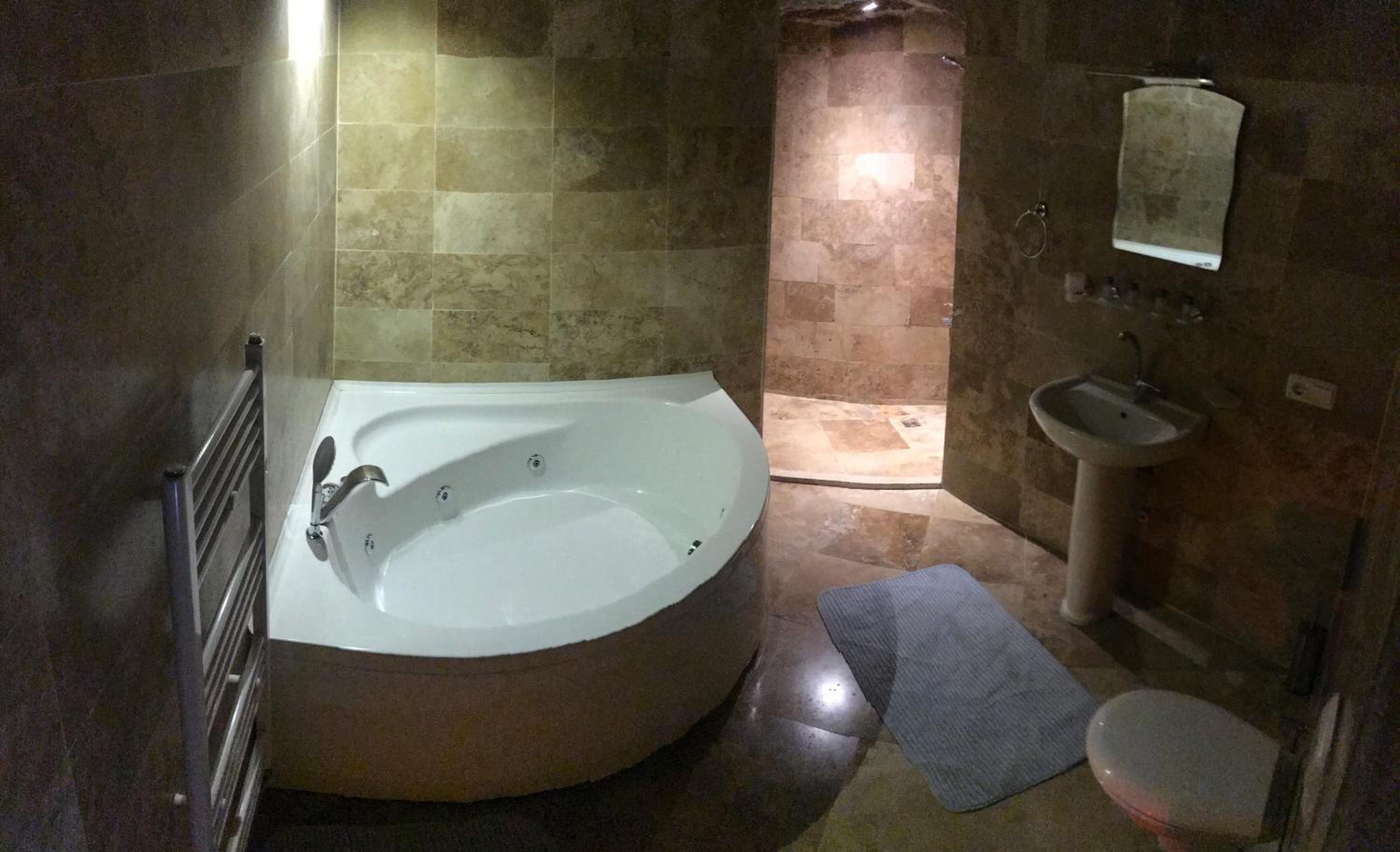 King Cave Suite Room - Photo 4