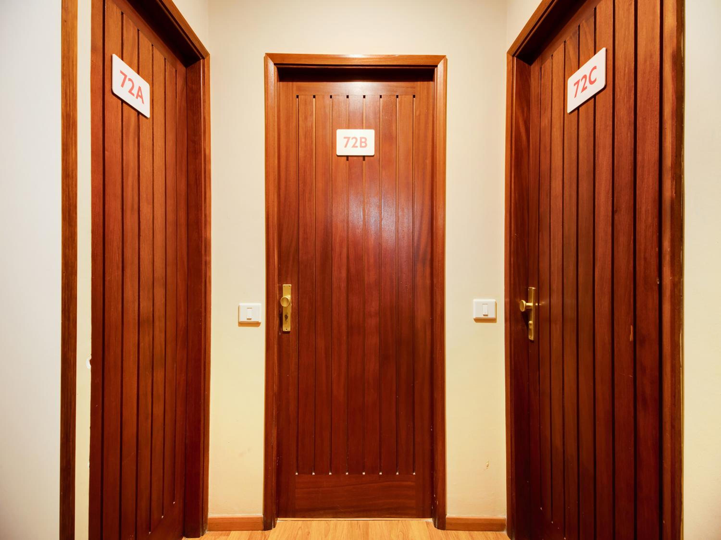 One Bedroom Apartment with Double or Twin Bed and View