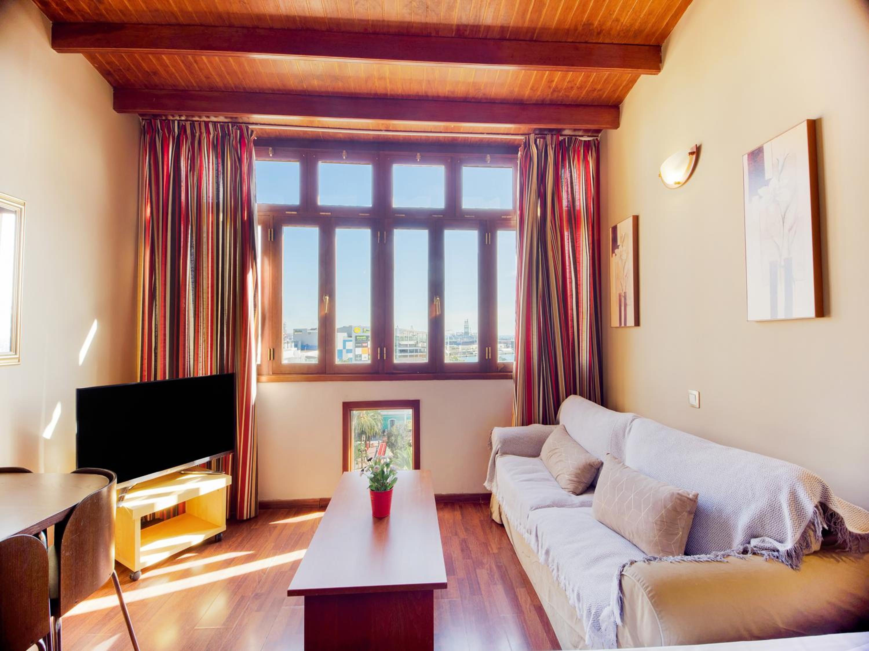 One Bedroom Apartment with Double or Twin Bed and View