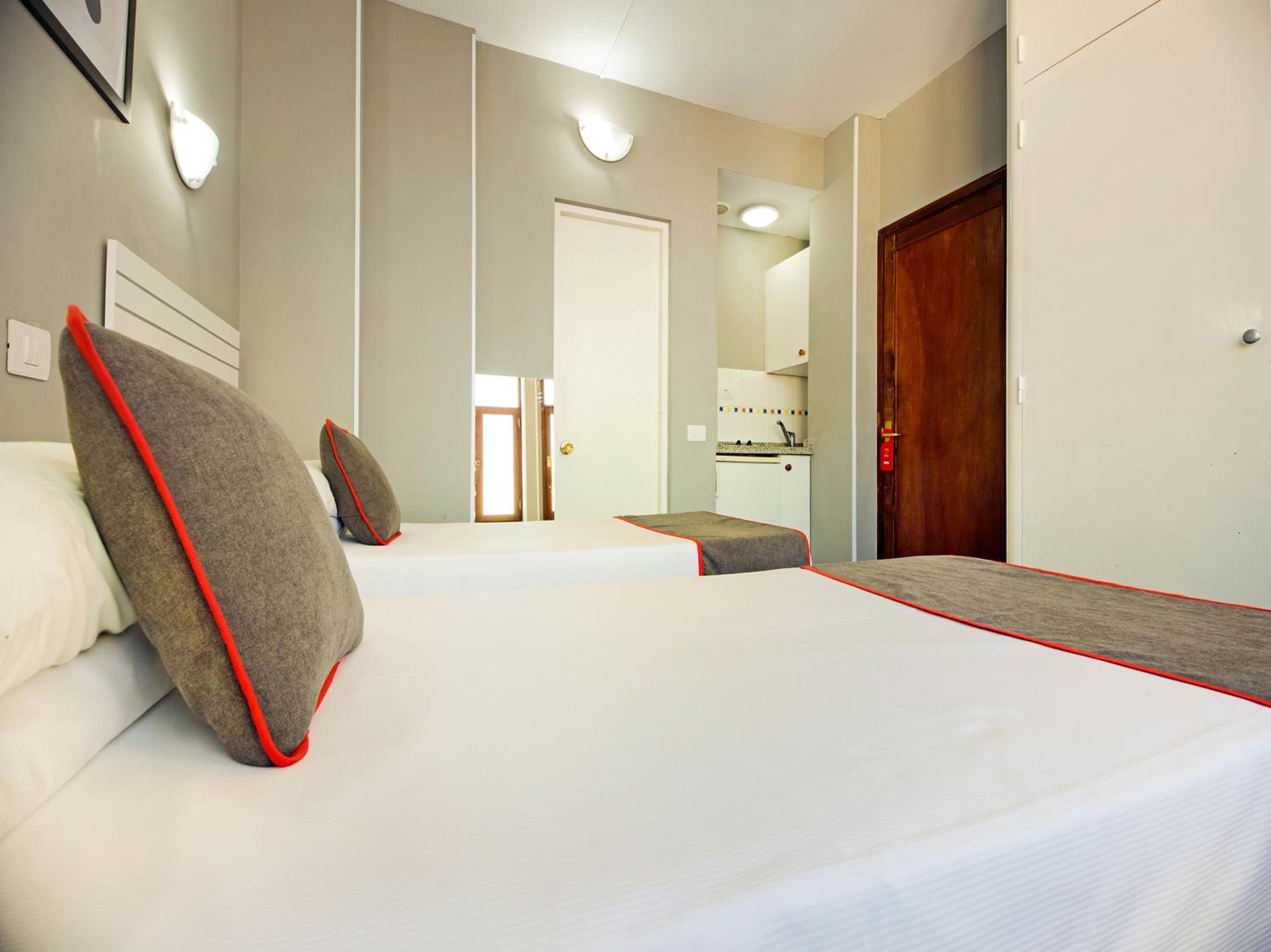 Studio Apartment thumbnail 5