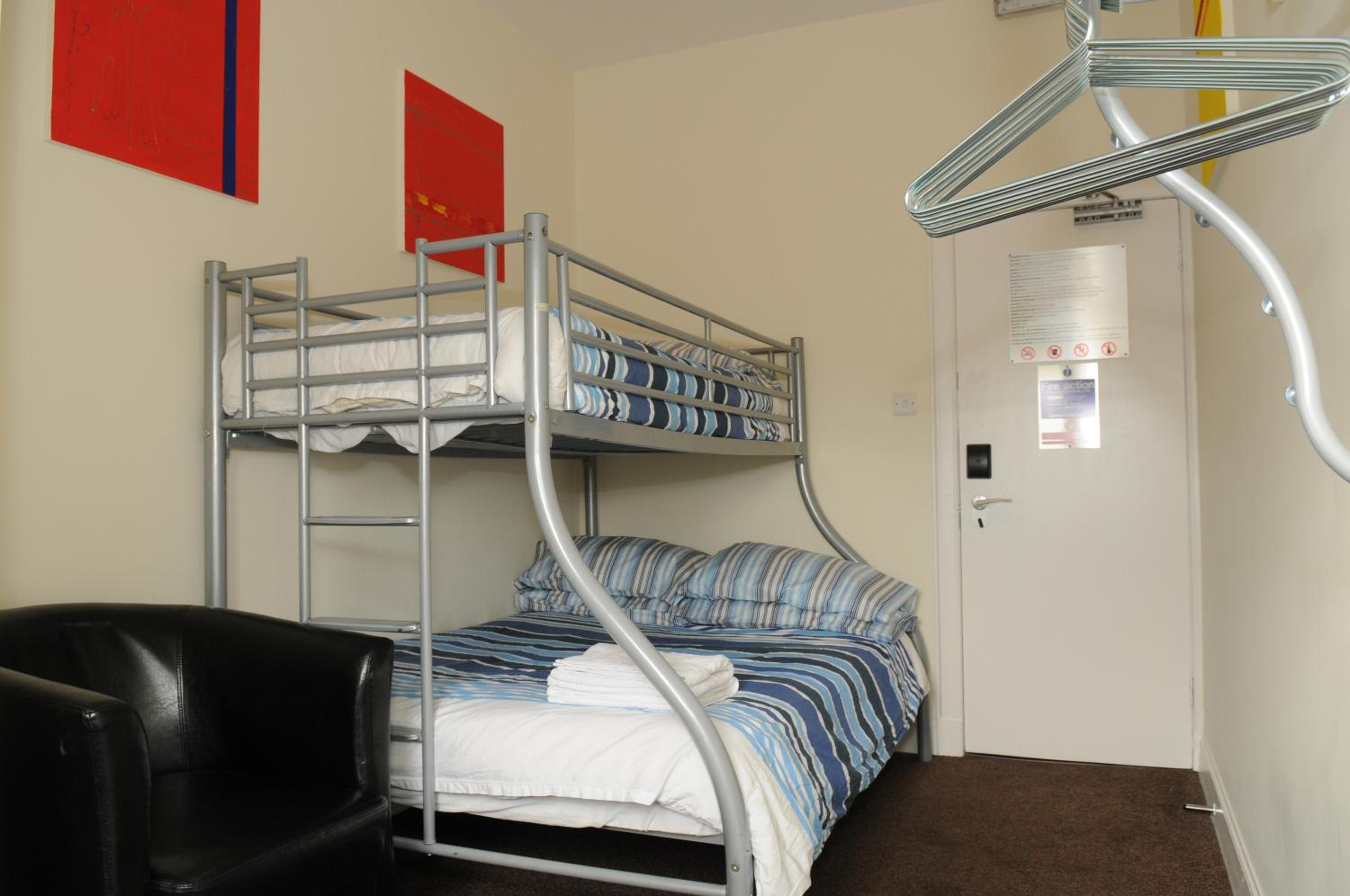 Private Room With 2 Beds - Photo 2