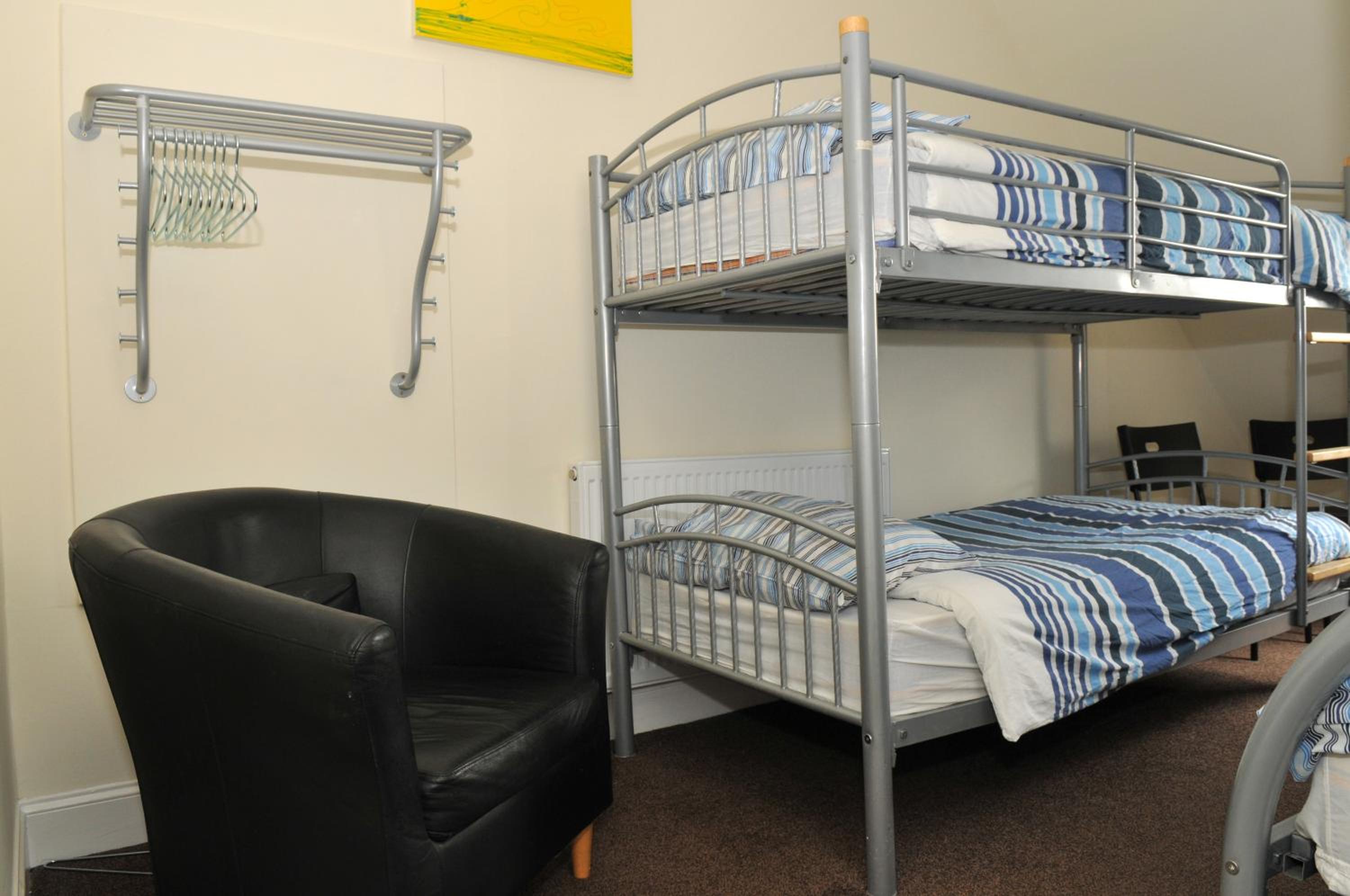 Private Room with Bunk Beds - Photo 3