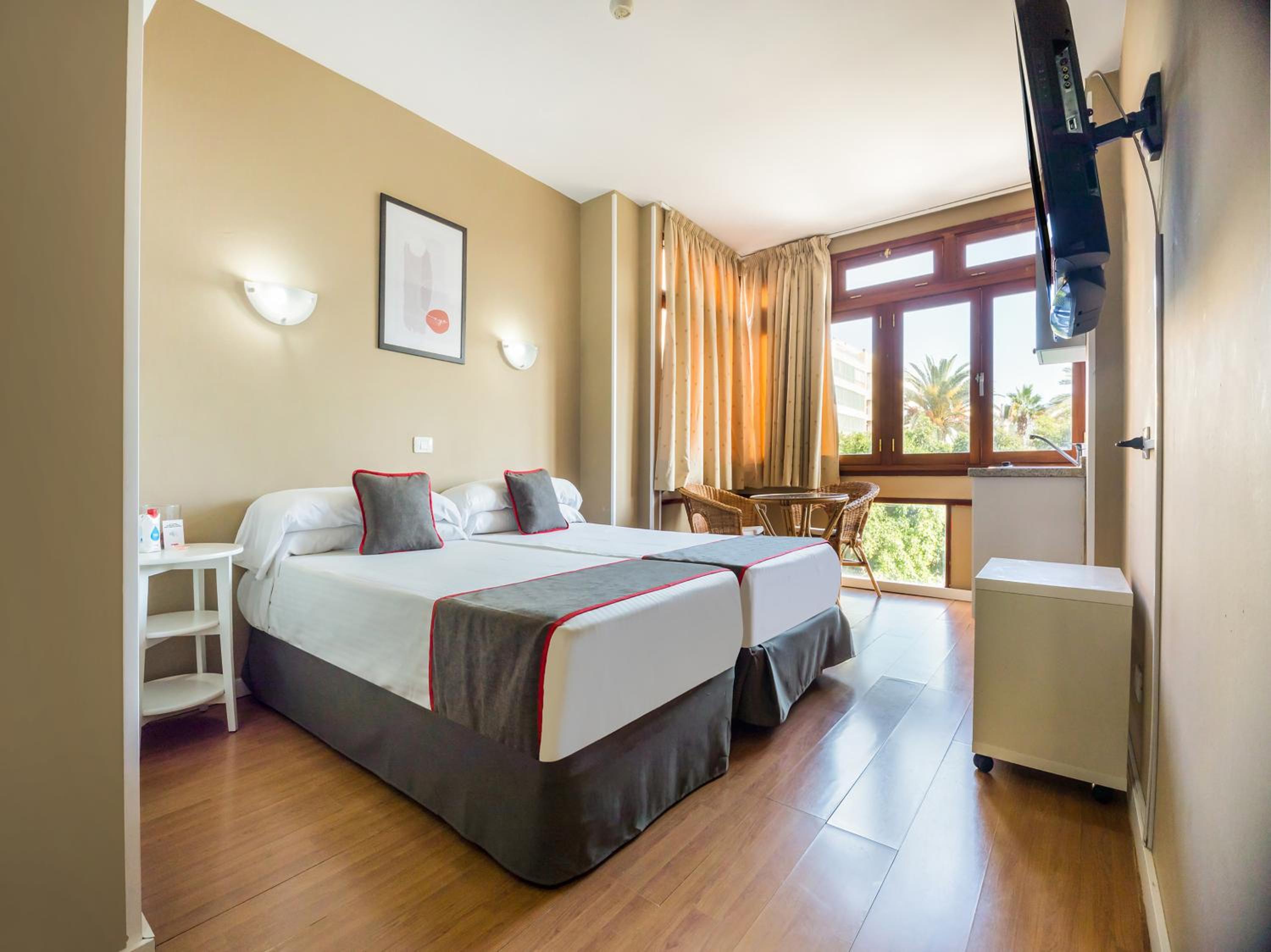 Studio Apartment with View thumbnail 5