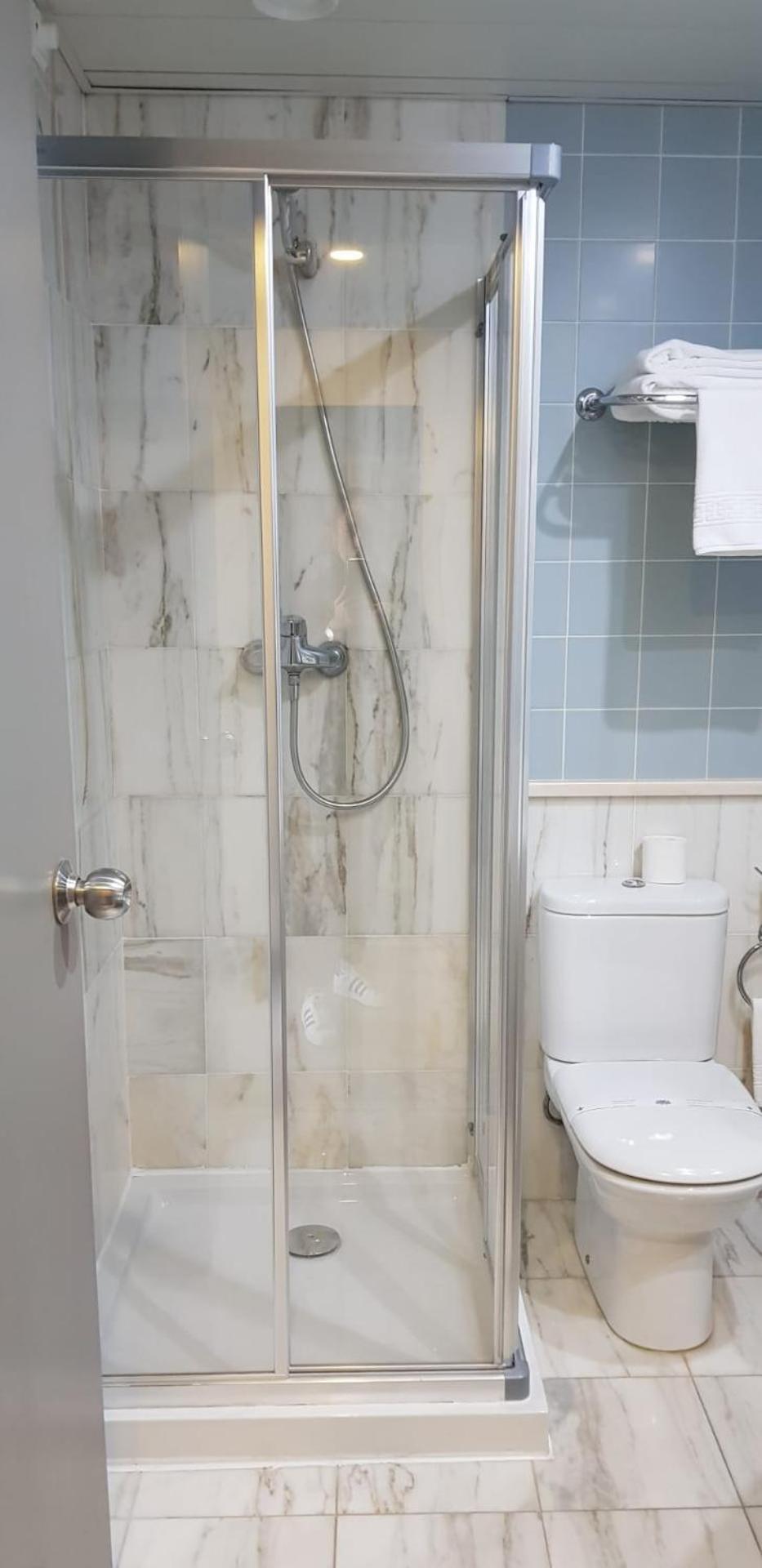 Double or Twin Room - Photo 7