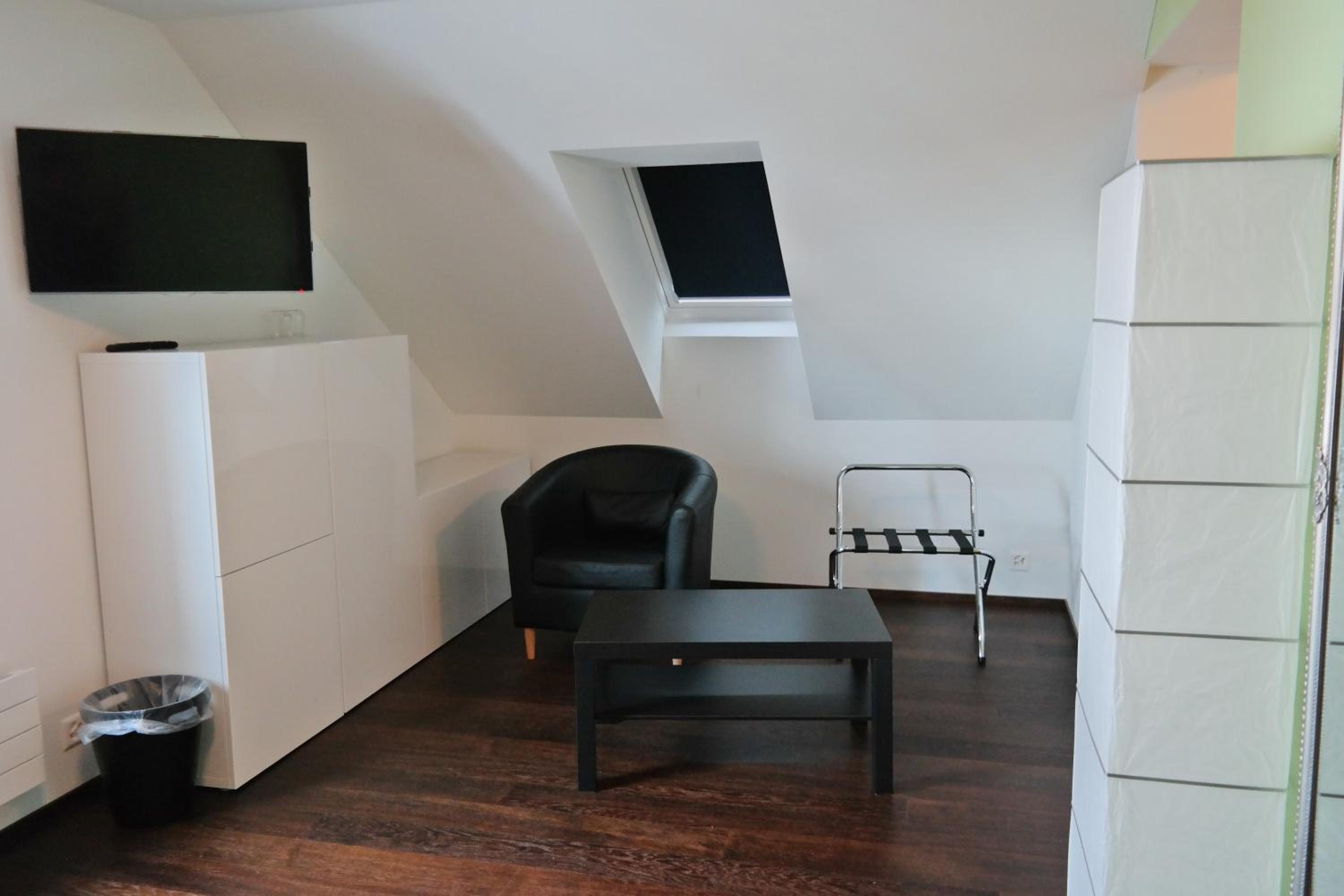 Deluxe Double Room with Balcony - Photo 3