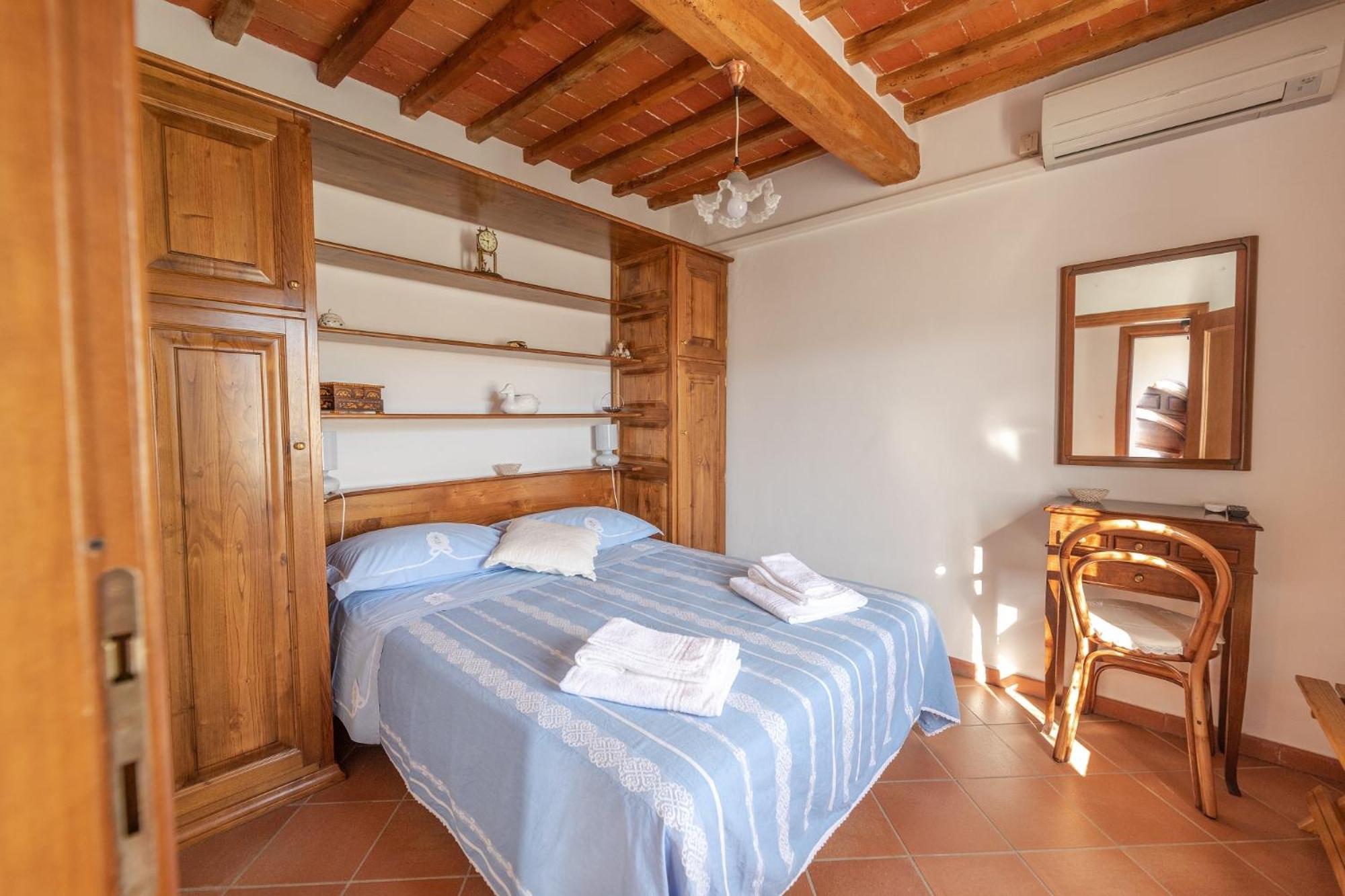 Six-Bedroom Villa on Three Floors photo 2