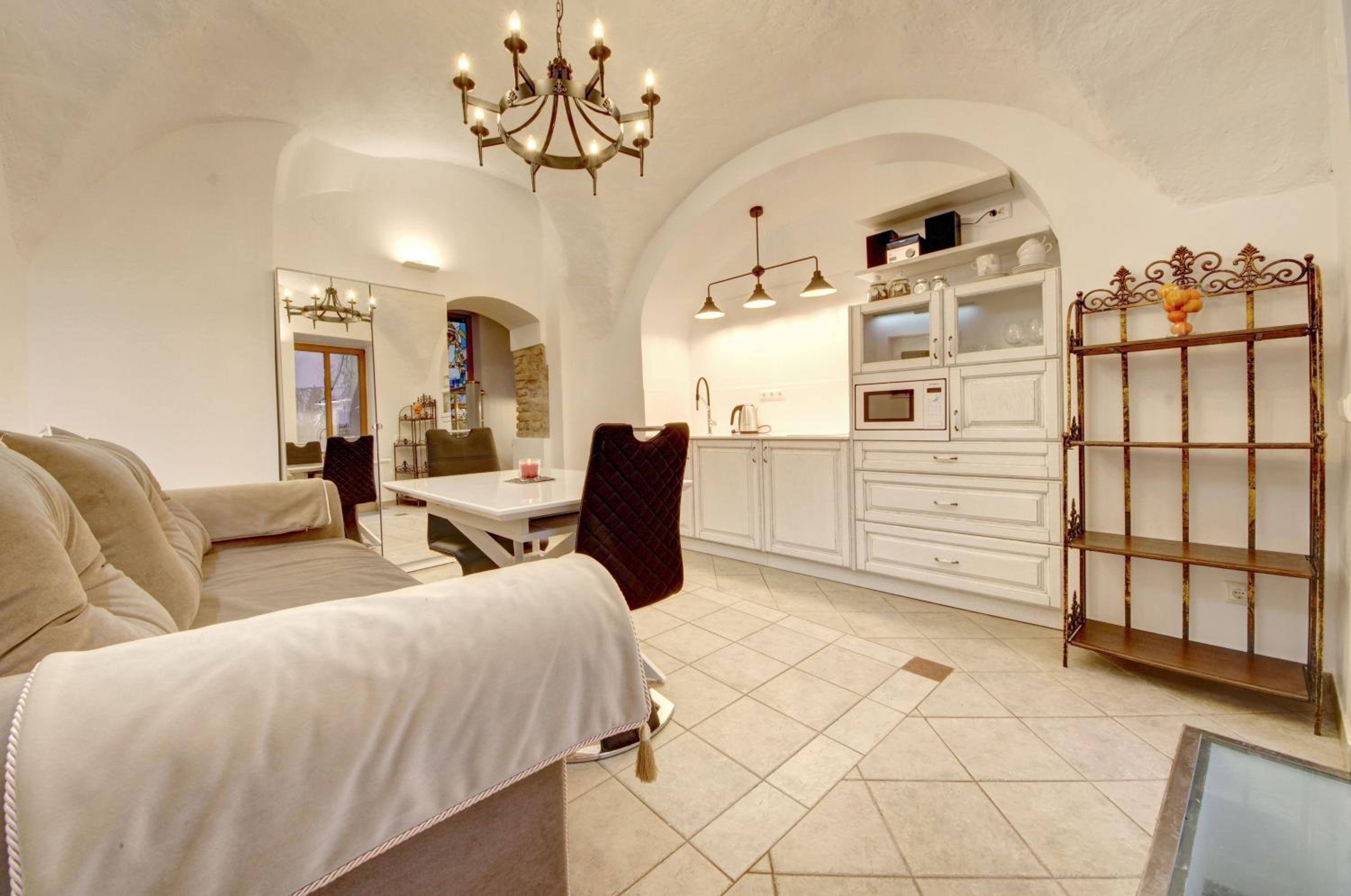 Apartment with Terrace - Photo 2