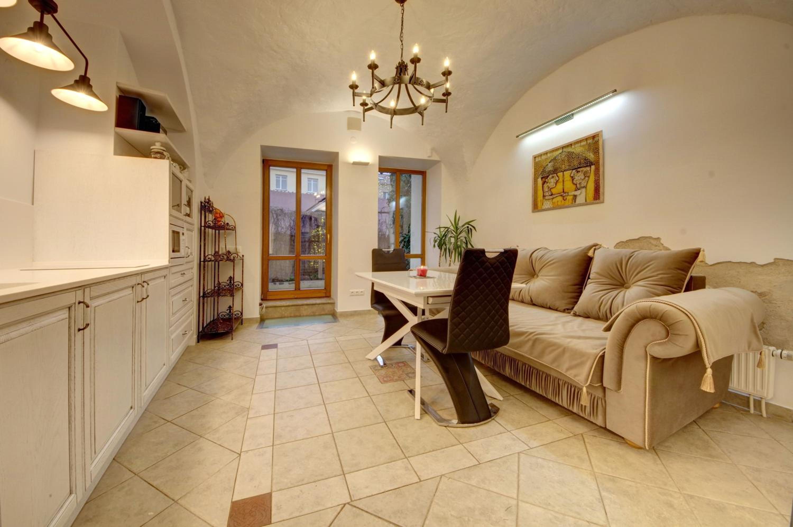 Apartment with Terrace - Photo 10