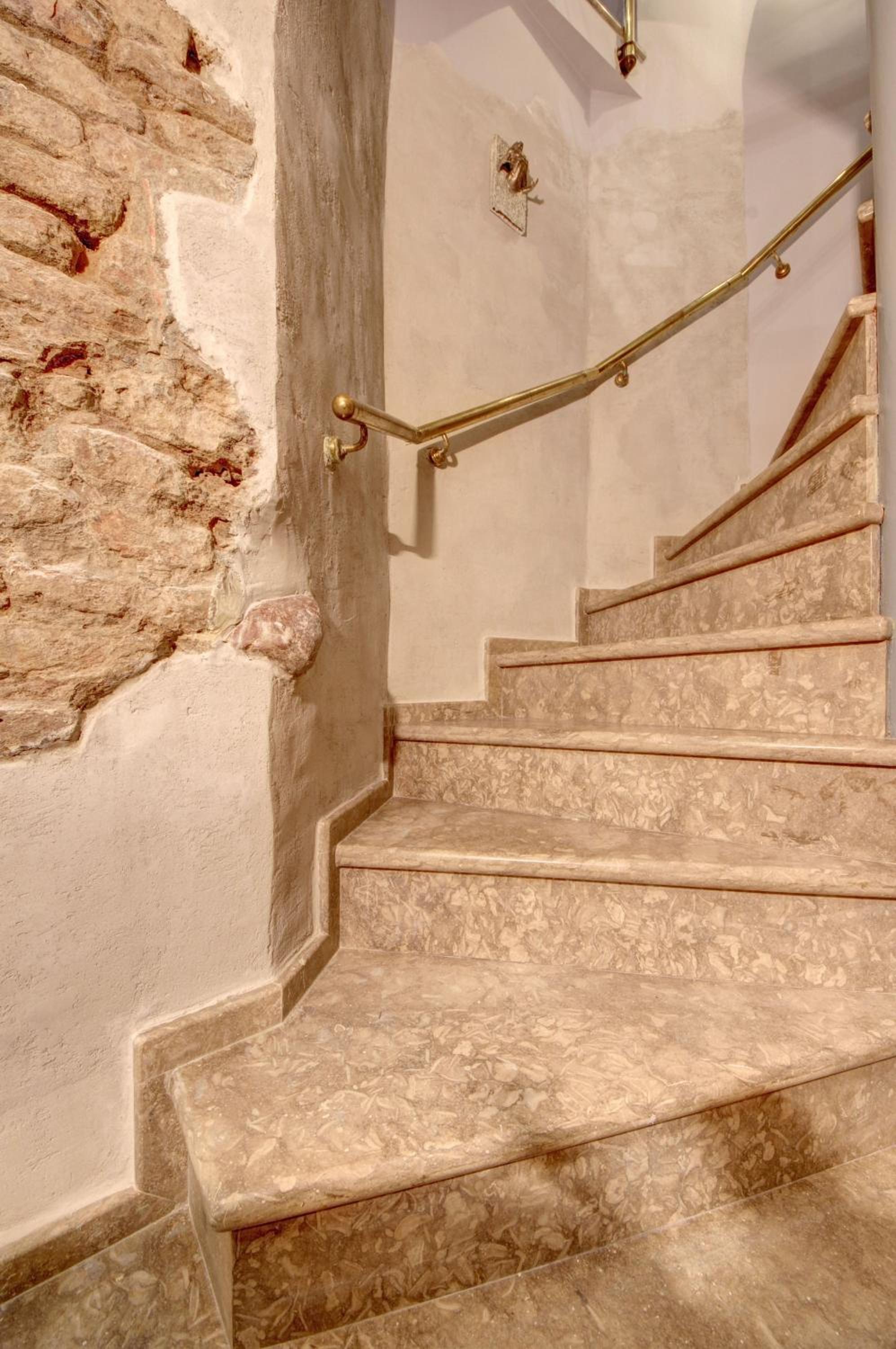 Apartment with Terrace - Photo 11