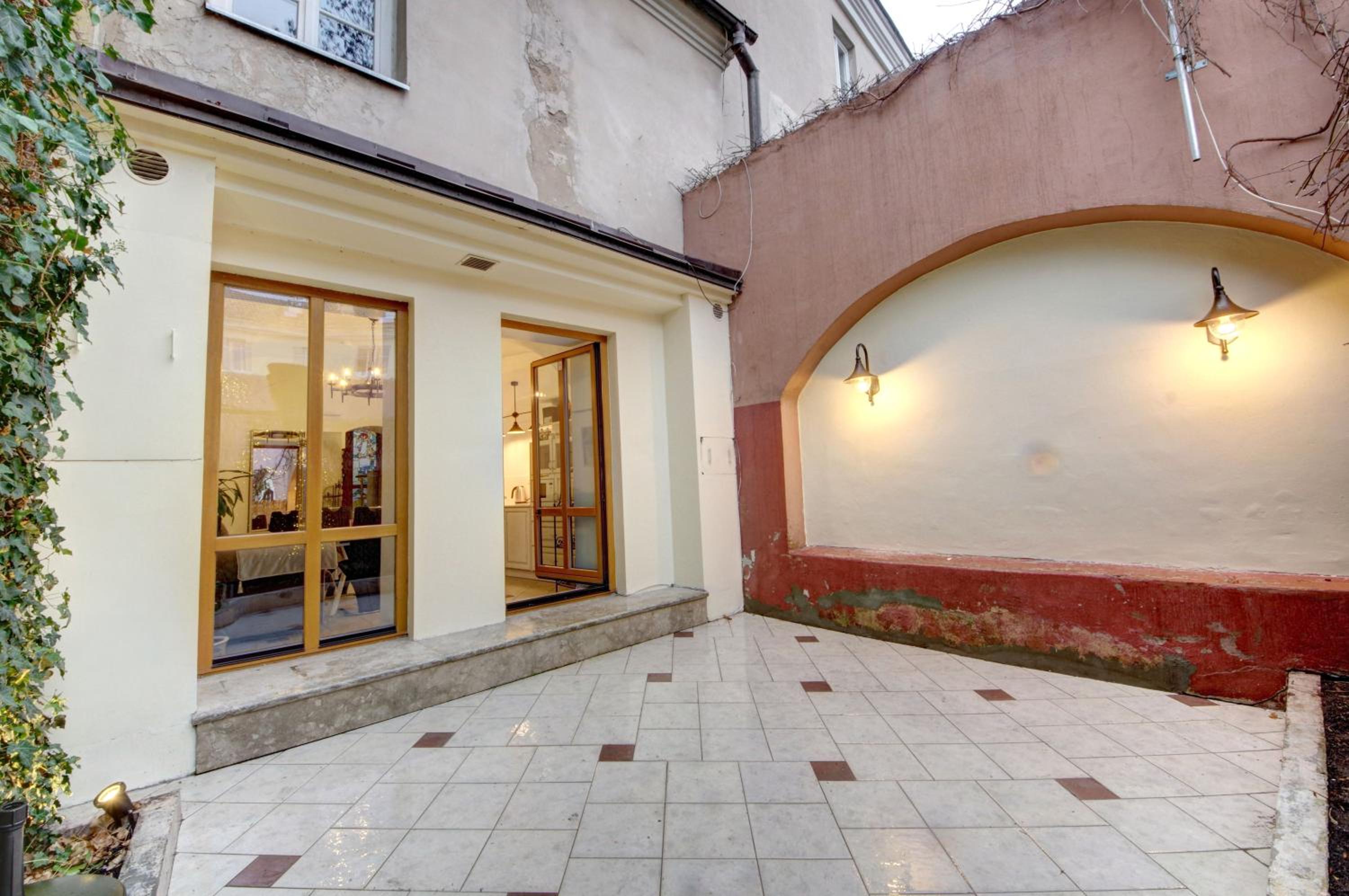 Apartment with Terrace - Photo 19