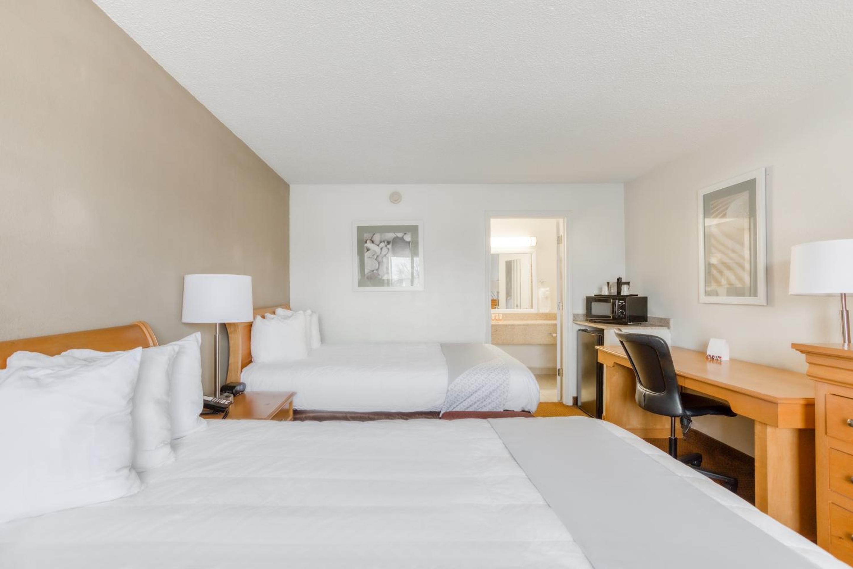 Double Room with Two Double Beds Smoking photo 3