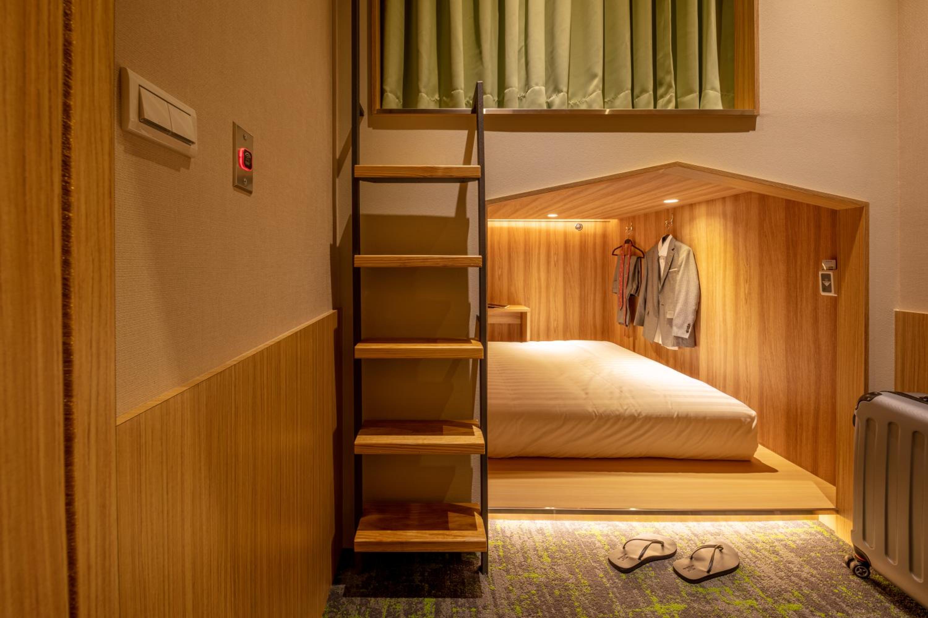 Double Room with Shared Bathroom photo 2